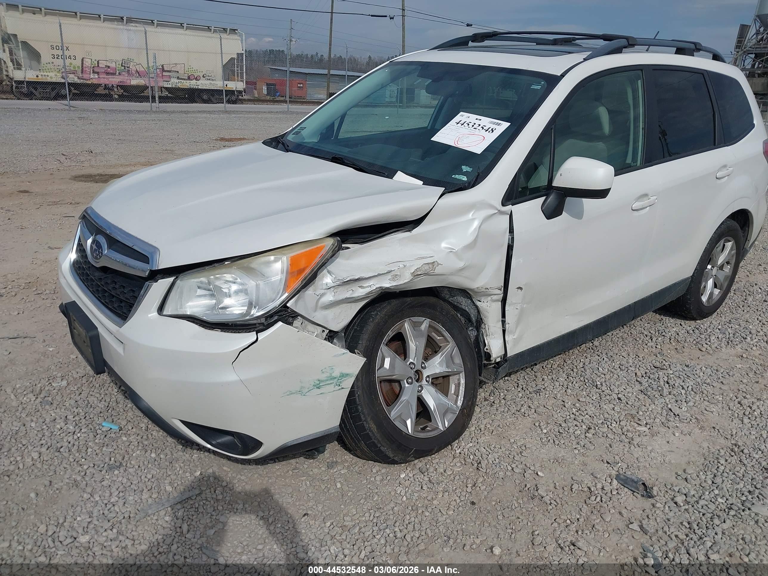 SUBARU FORESTER image 6