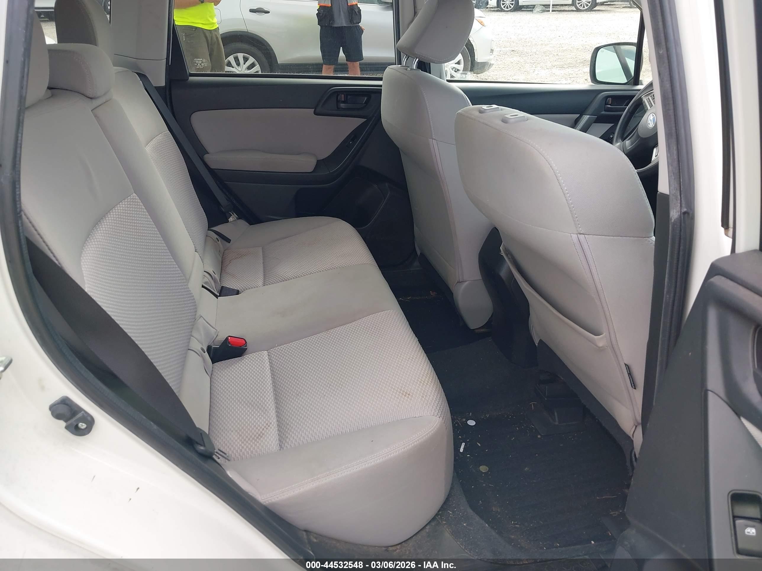 SUBARU FORESTER image 8