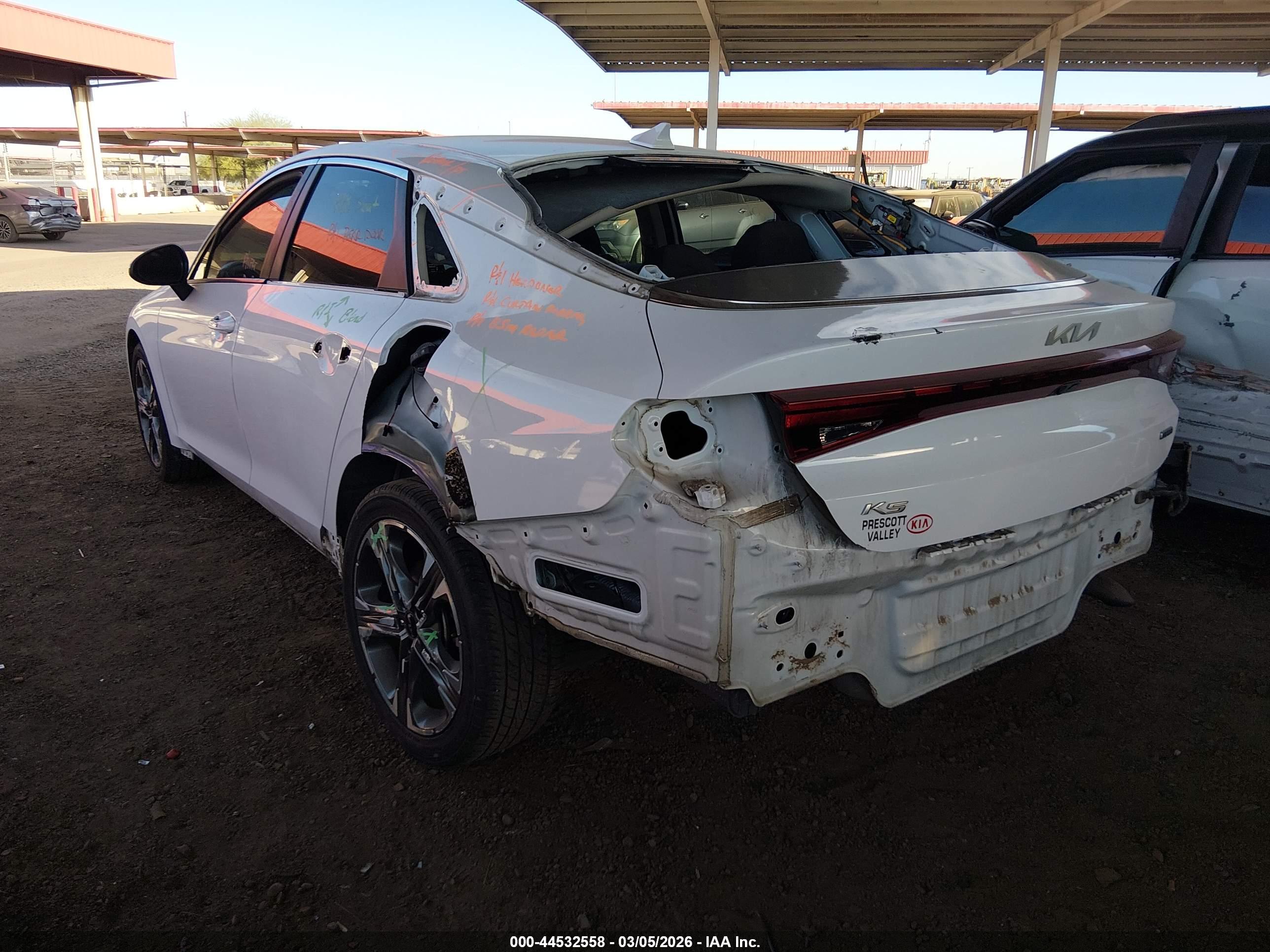 KIA K5 image 3
