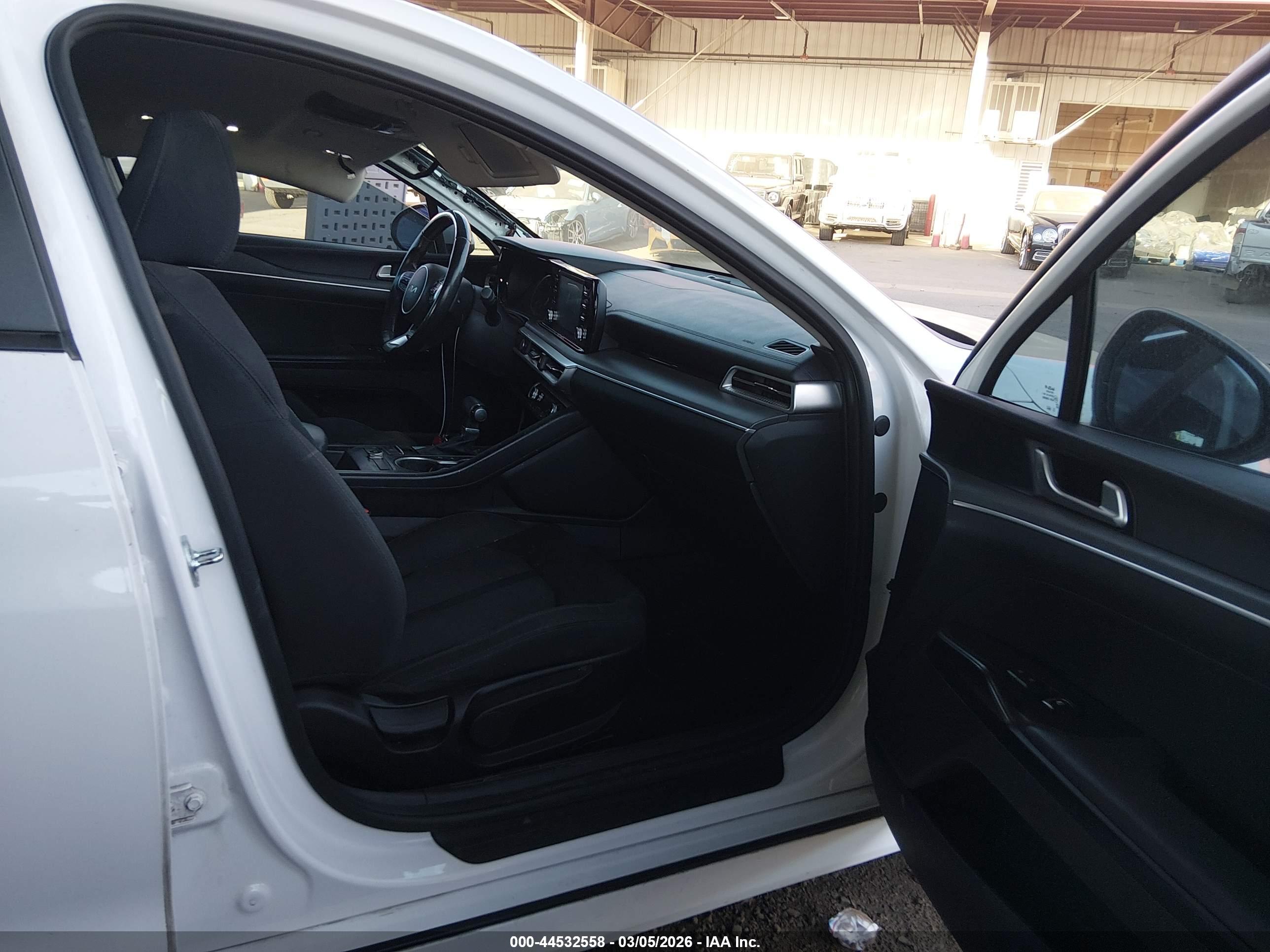 KIA K5 image 5