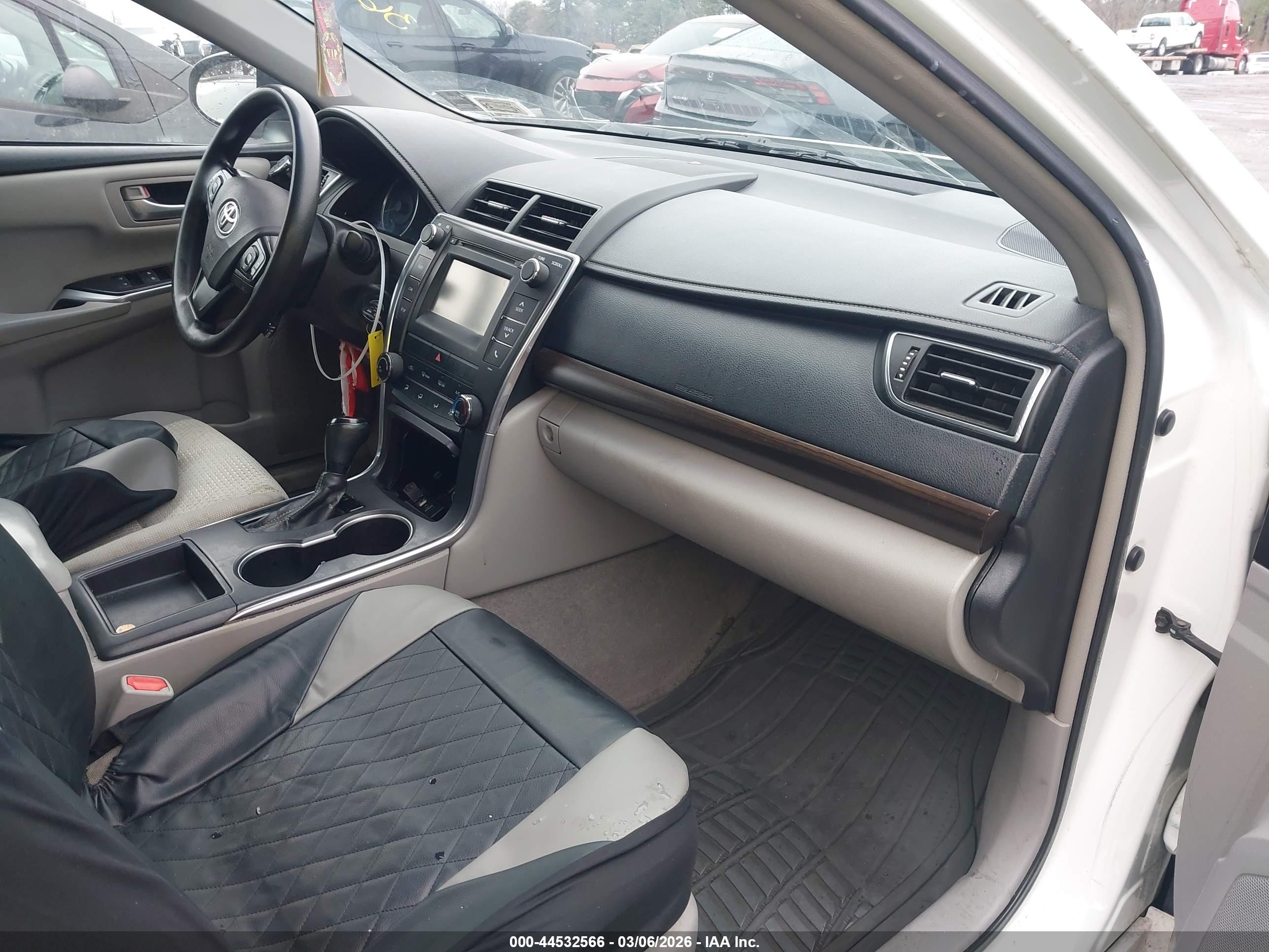 TOYOTA CAMRY image 5