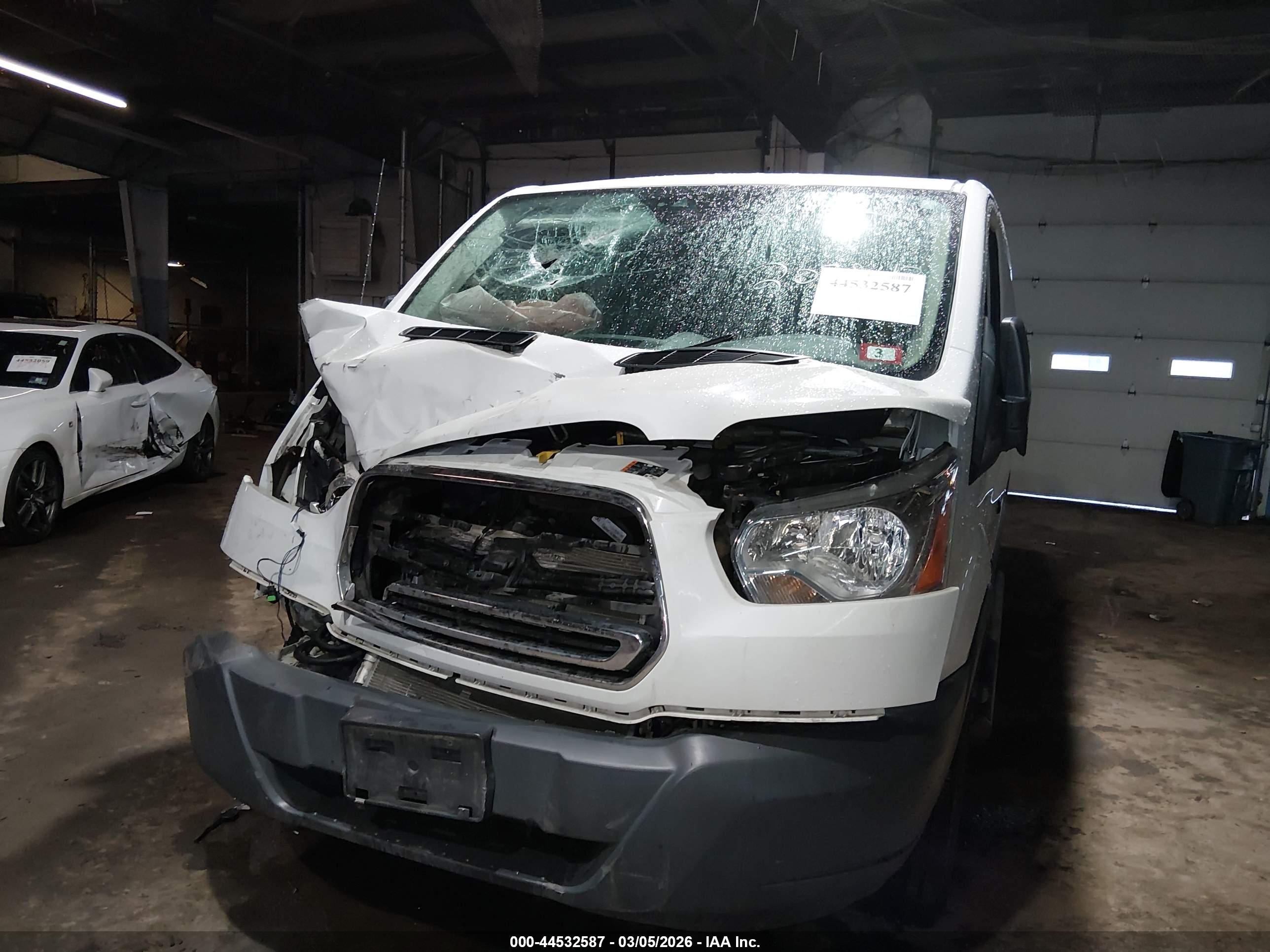 FORD TRANSIT-250 image 6