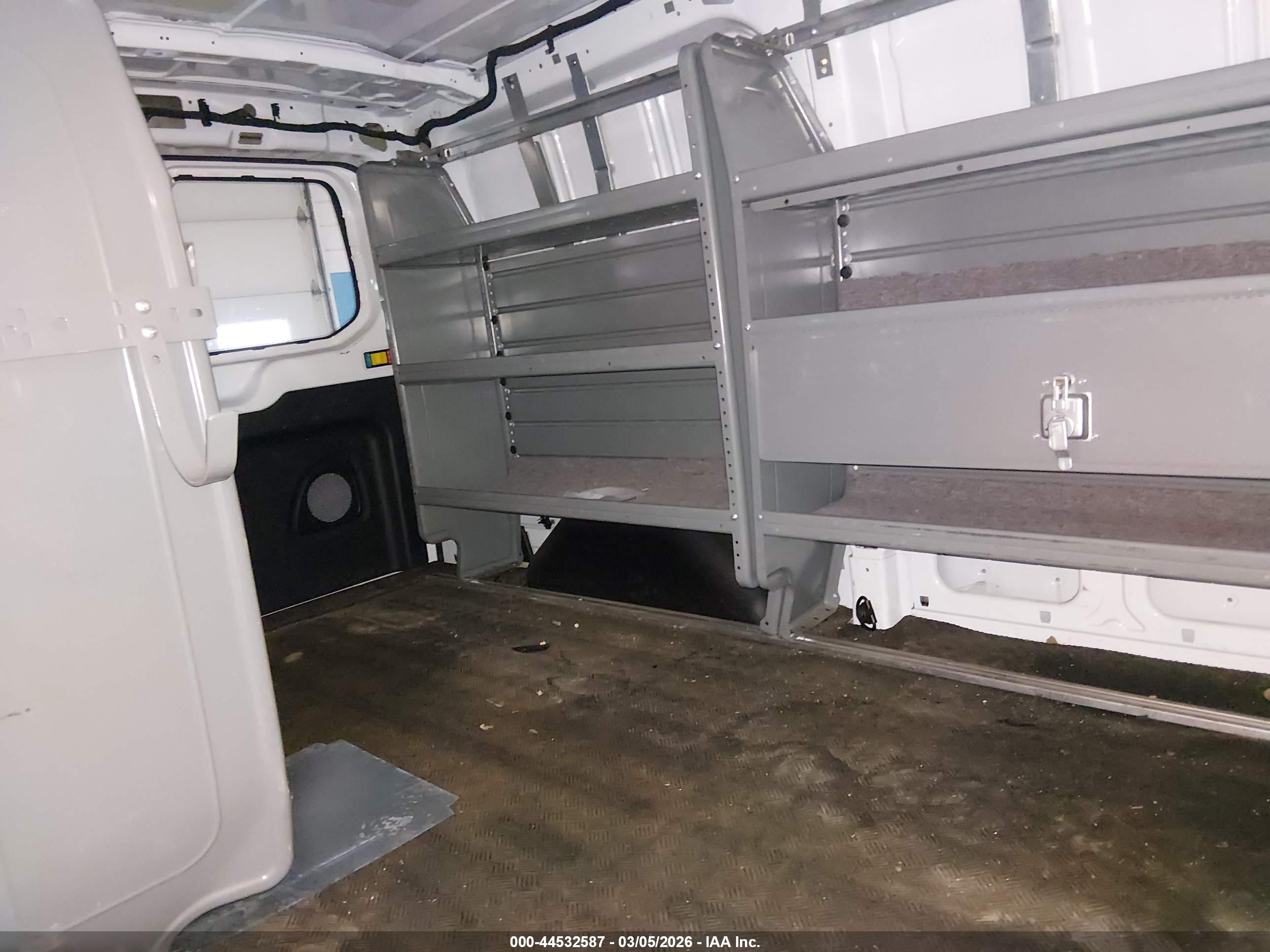 FORD TRANSIT-250 image 8