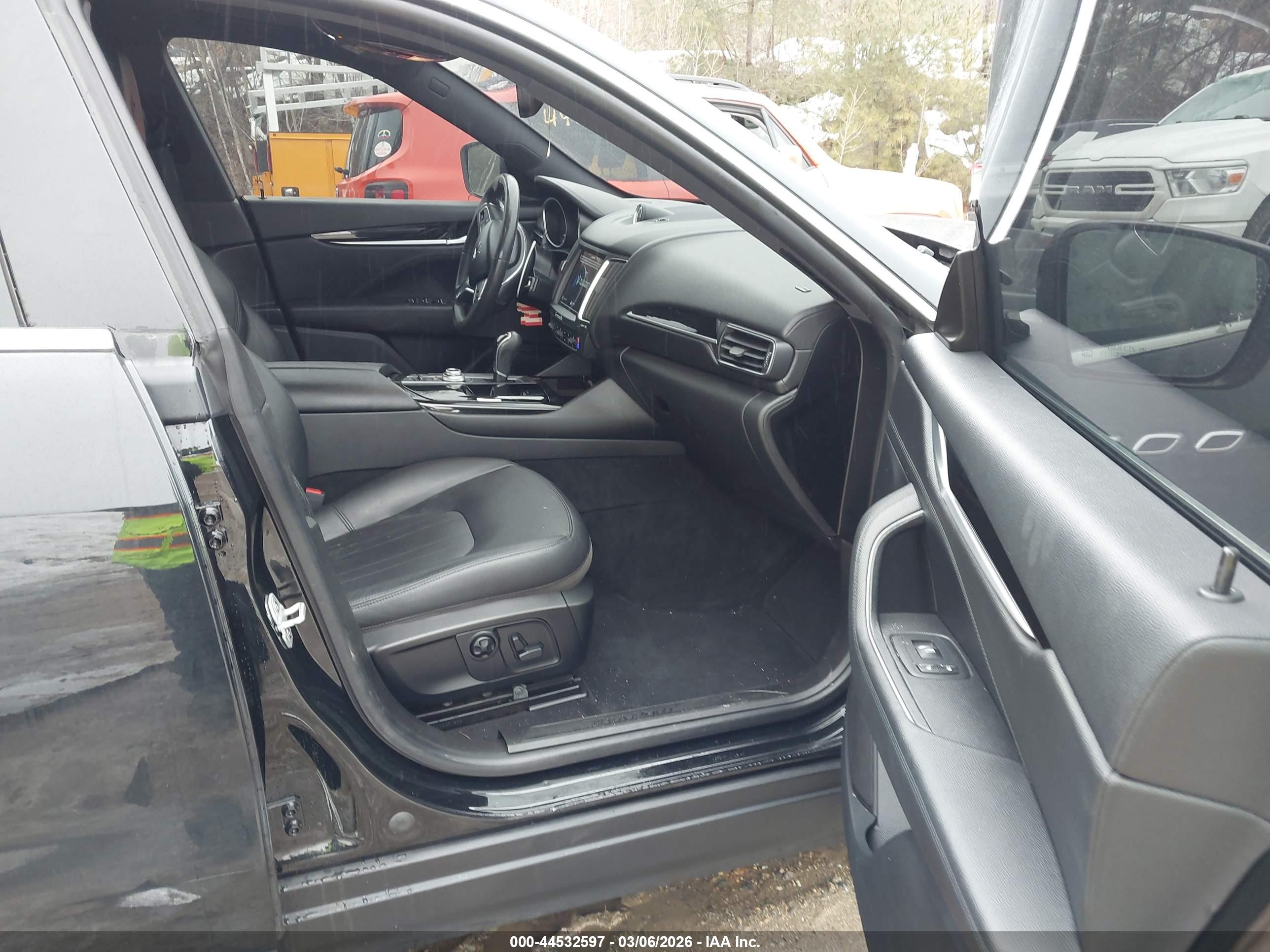 MASERATI LEVANTE image 5