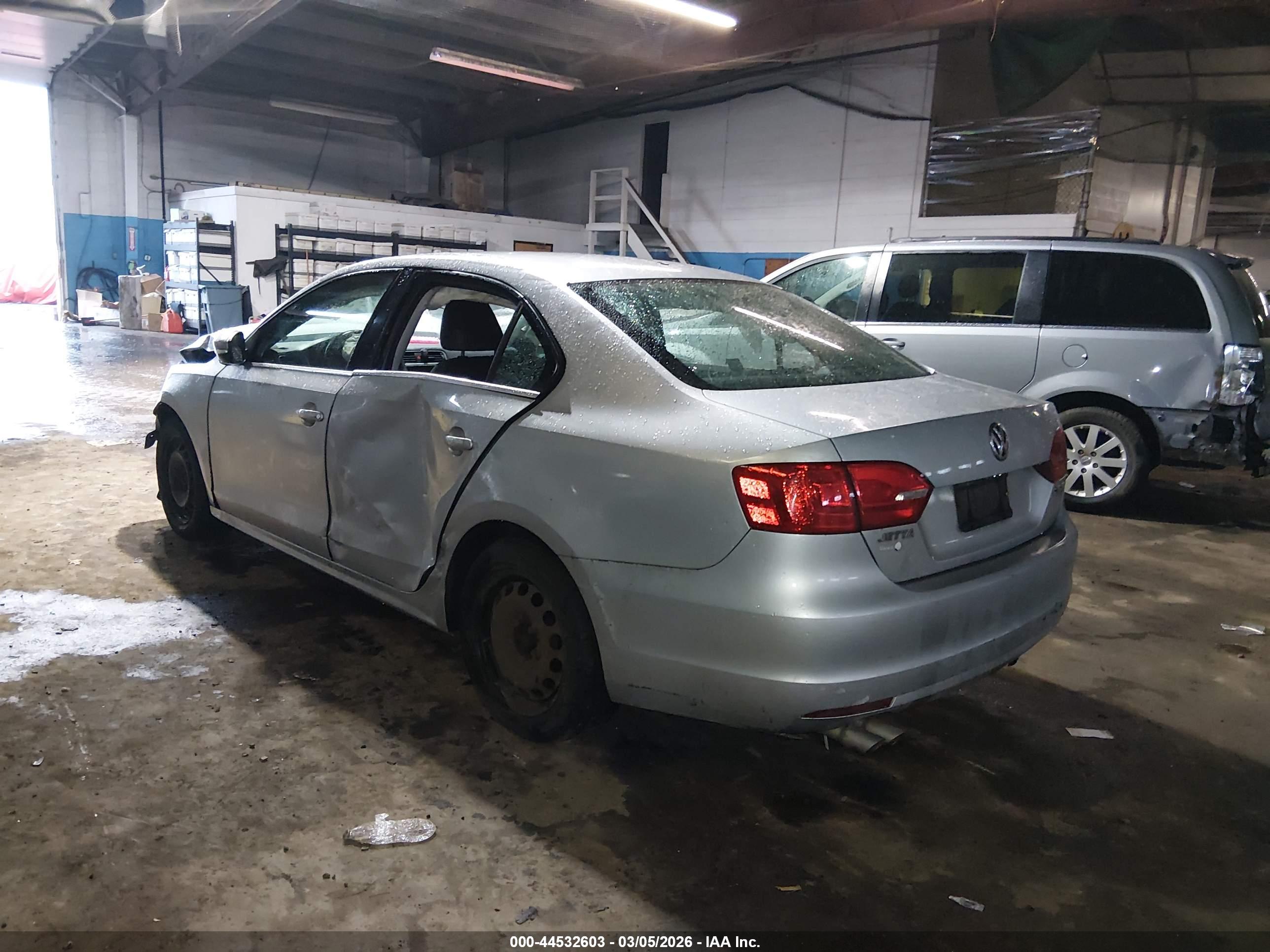 VOLKSWAGEN JETTA image 3