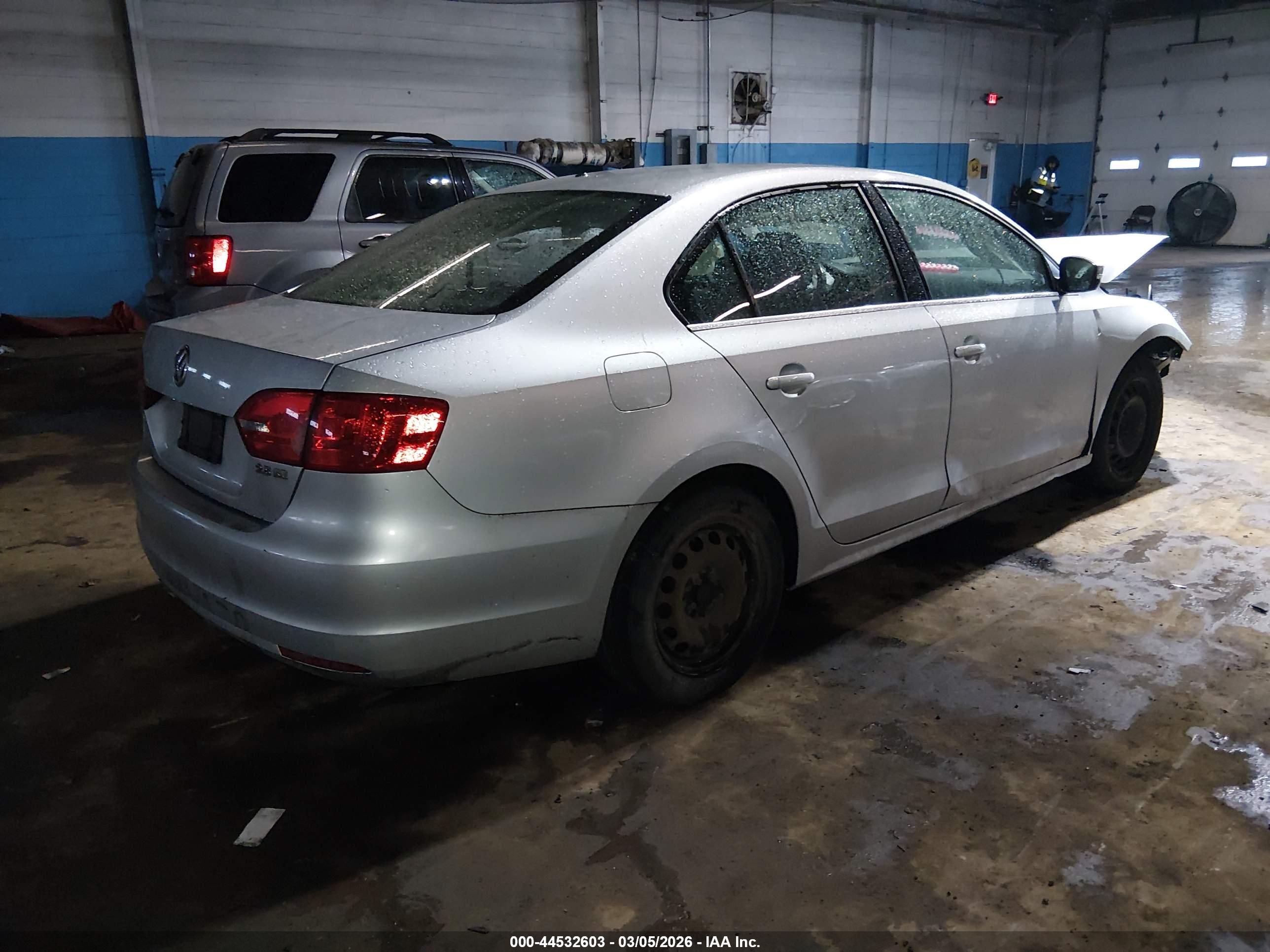 VOLKSWAGEN JETTA image 4