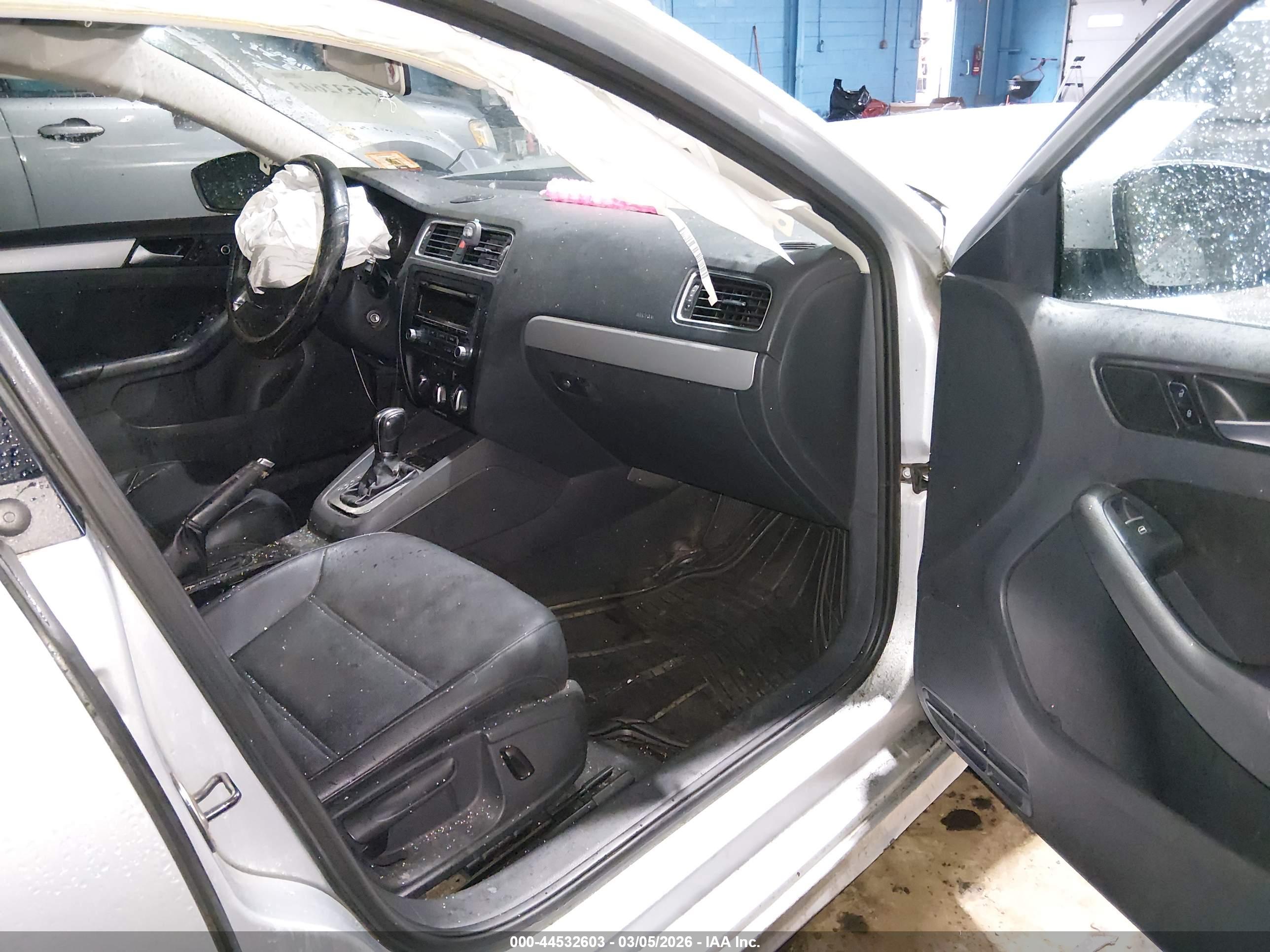 VOLKSWAGEN JETTA image 5