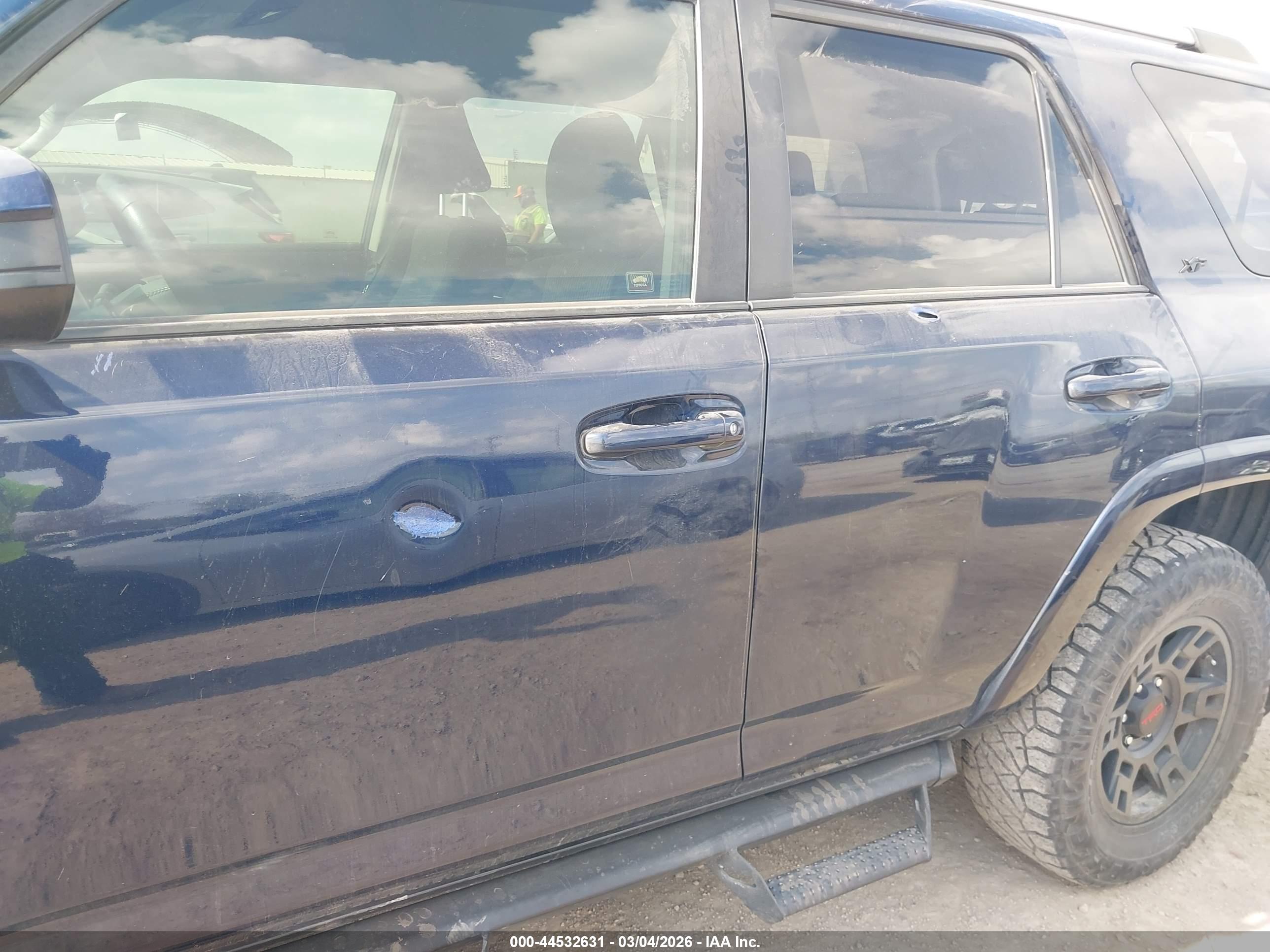 TOYOTA 4RUNNER image 6