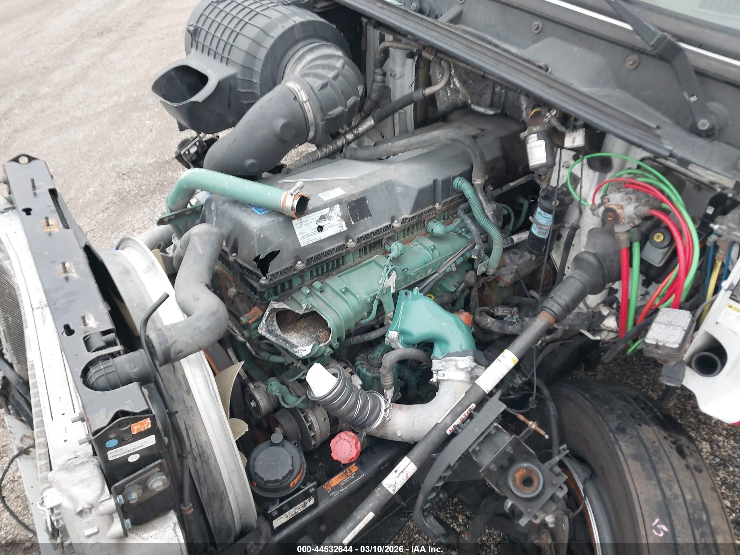 VOLVO VN image 10
