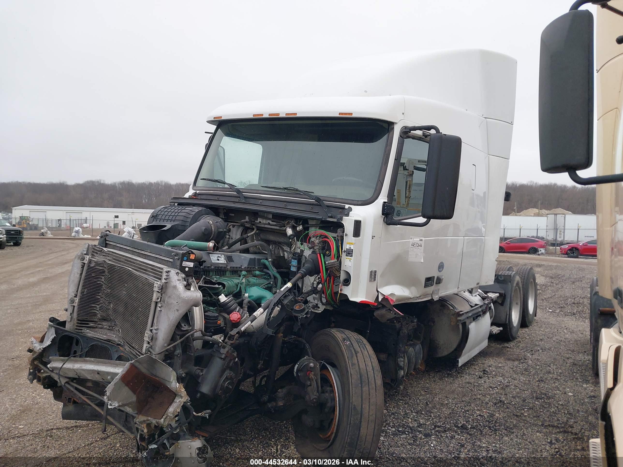 VOLVO VN image 2