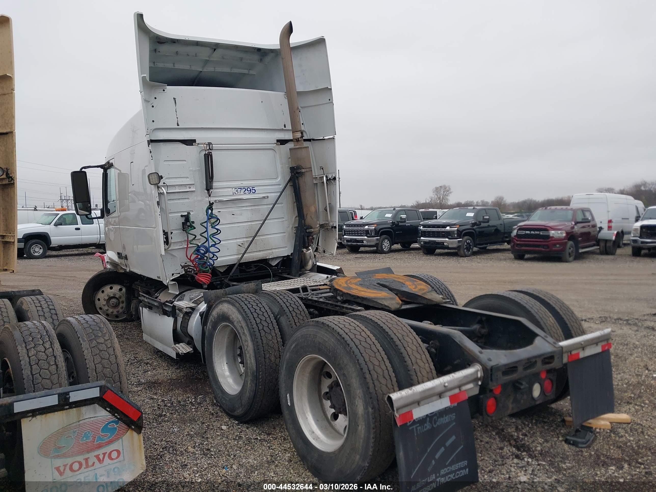 VOLVO VN image 3