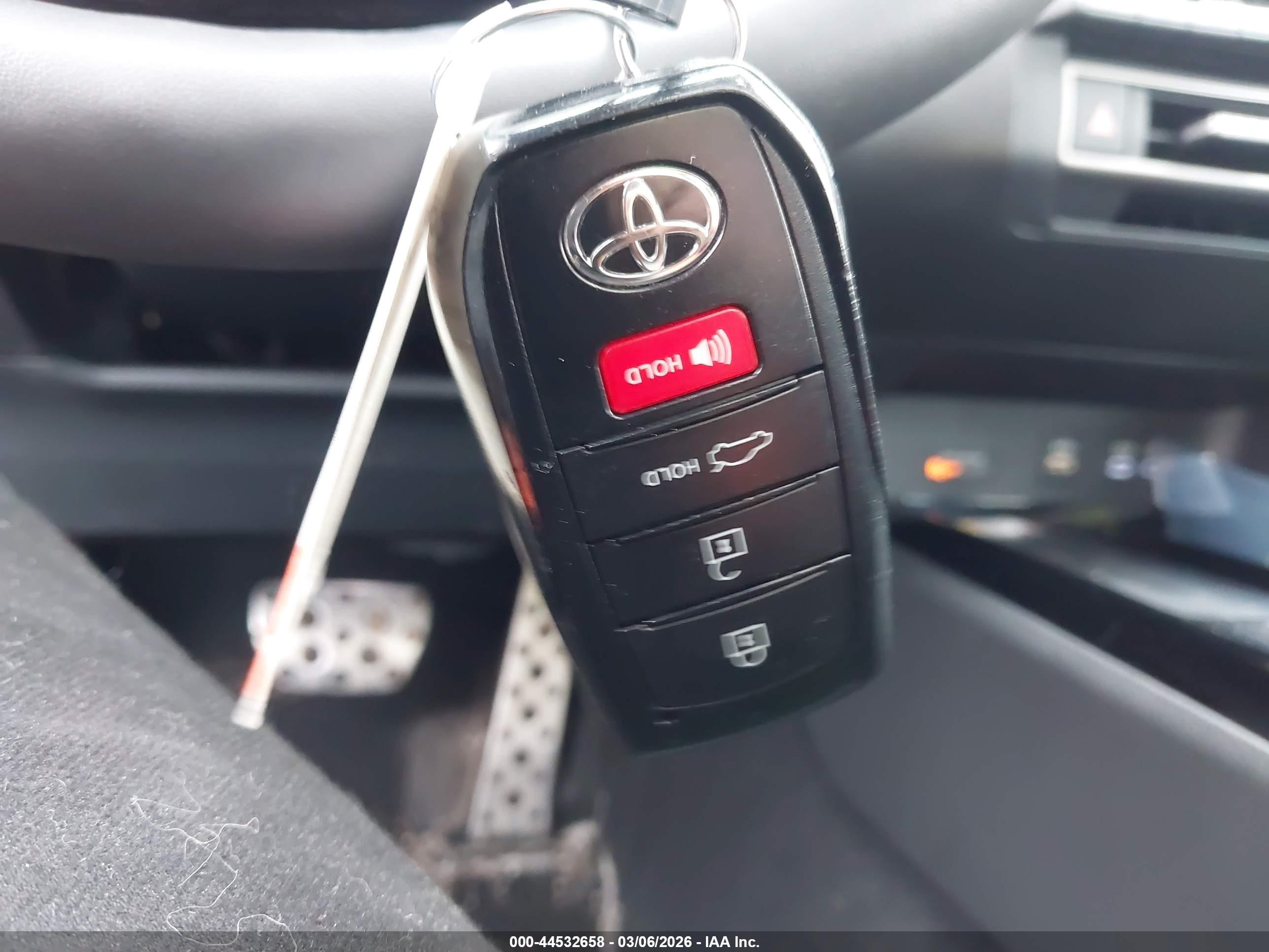 TOYOTA CAMRY image 11