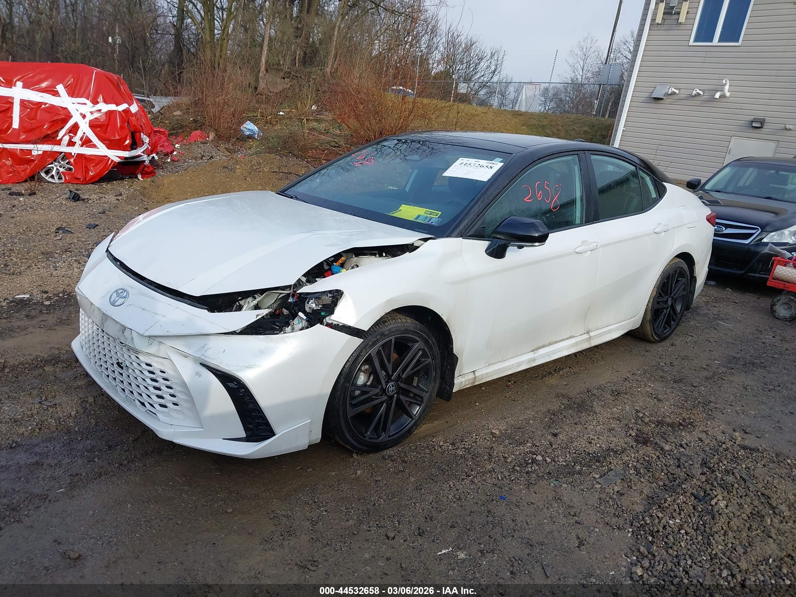 TOYOTA CAMRY image 2