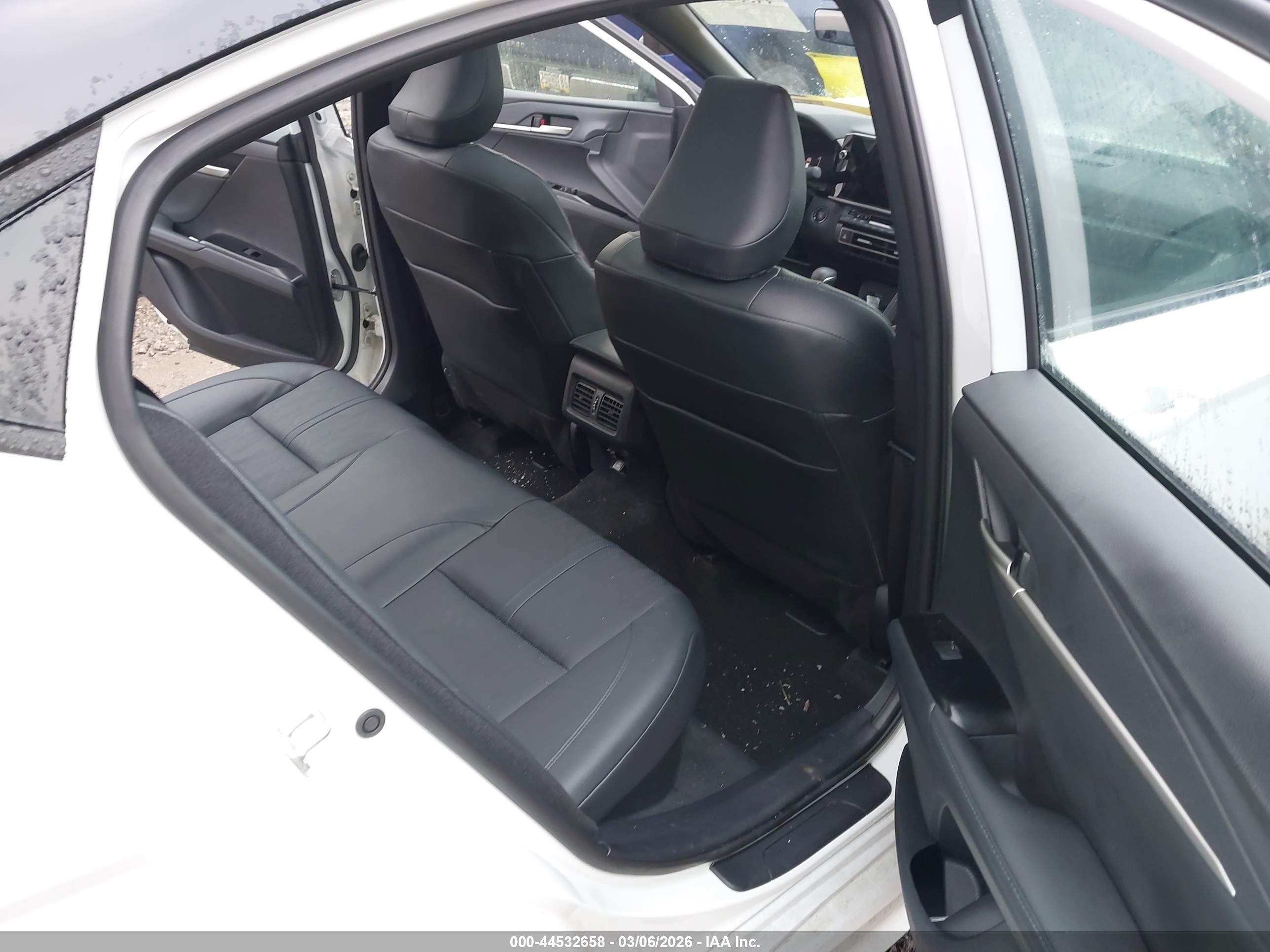 TOYOTA CAMRY image 8