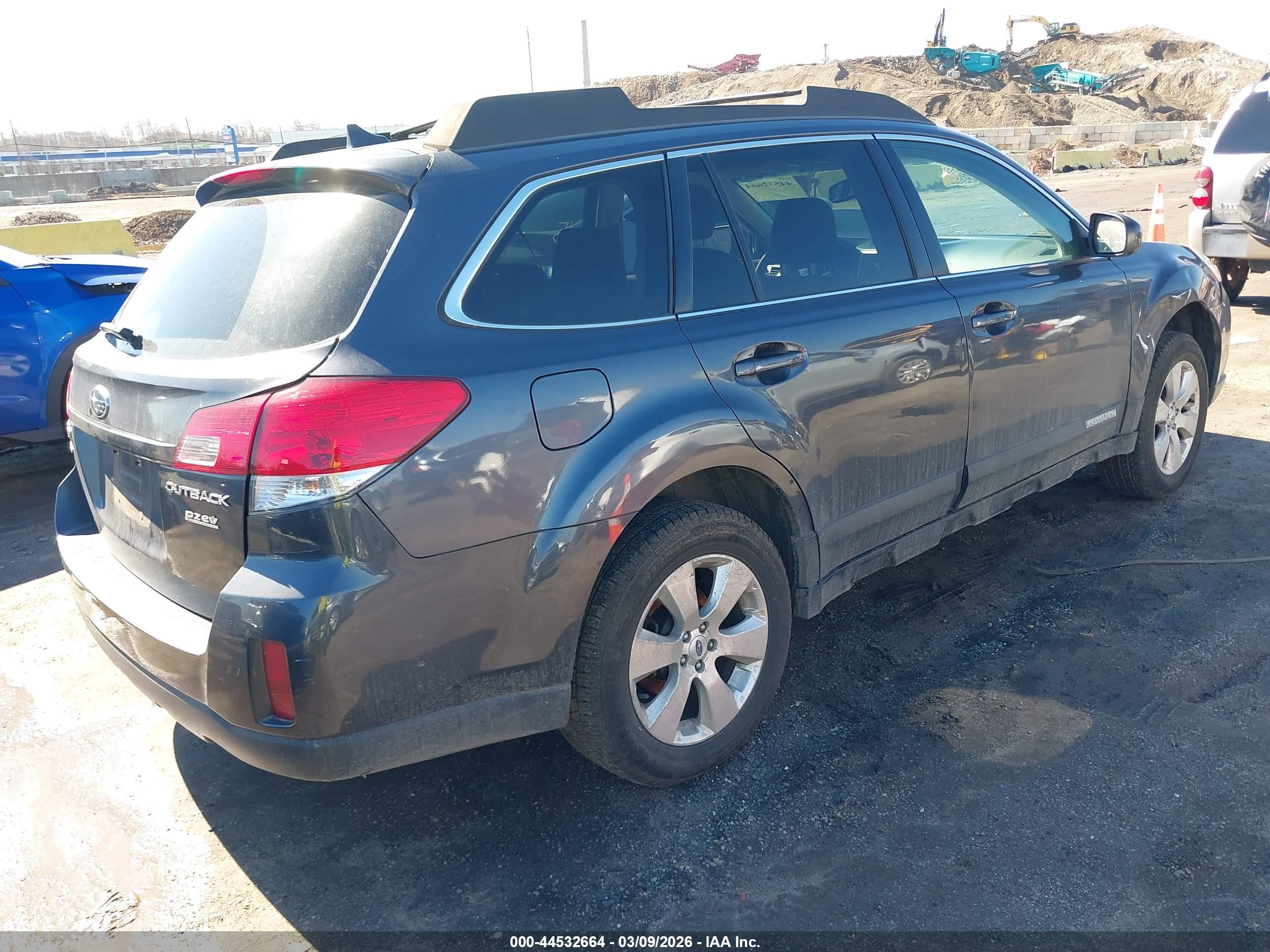 SUBARU OUTBACK image 4