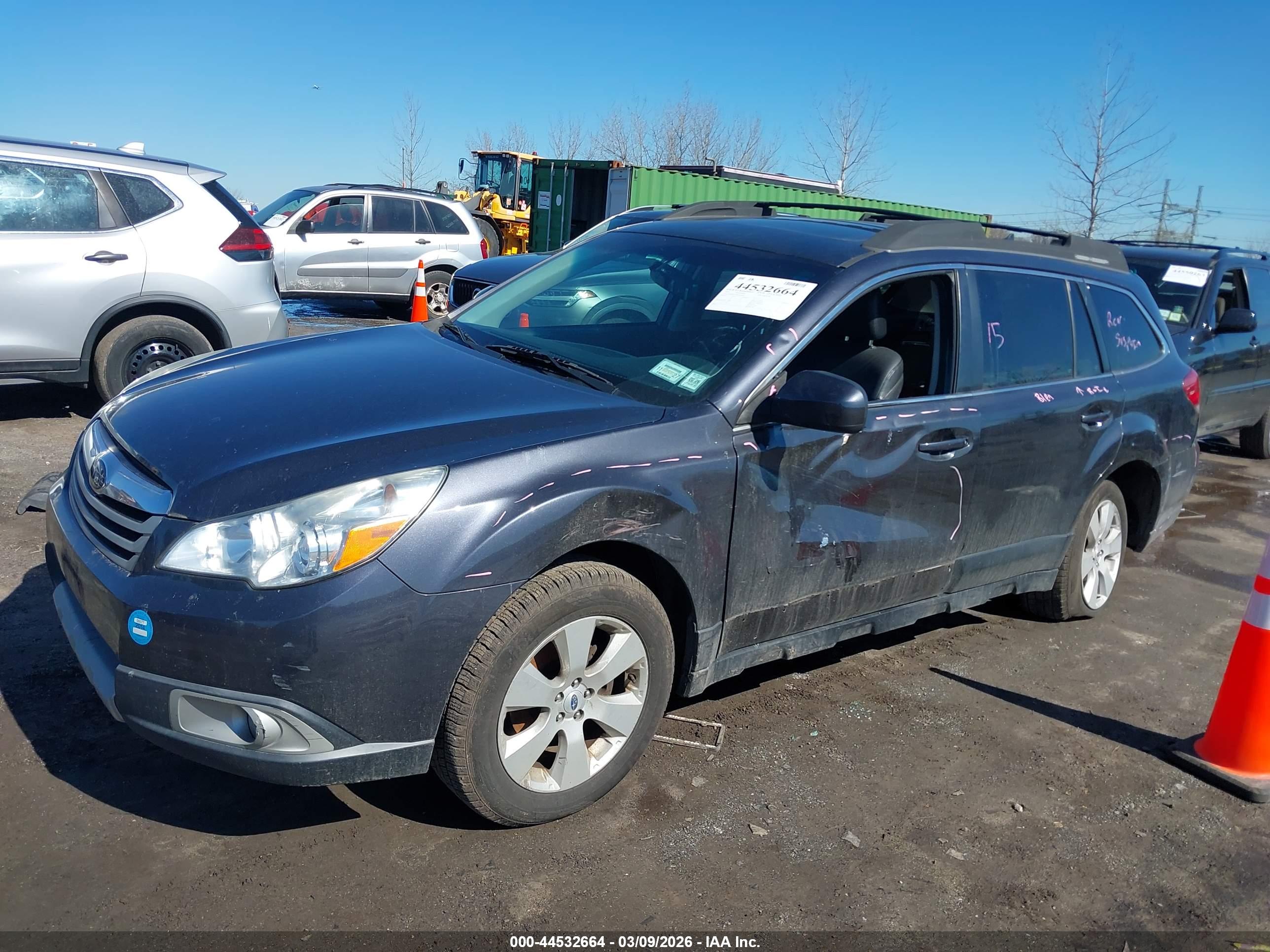 SUBARU OUTBACK image 6