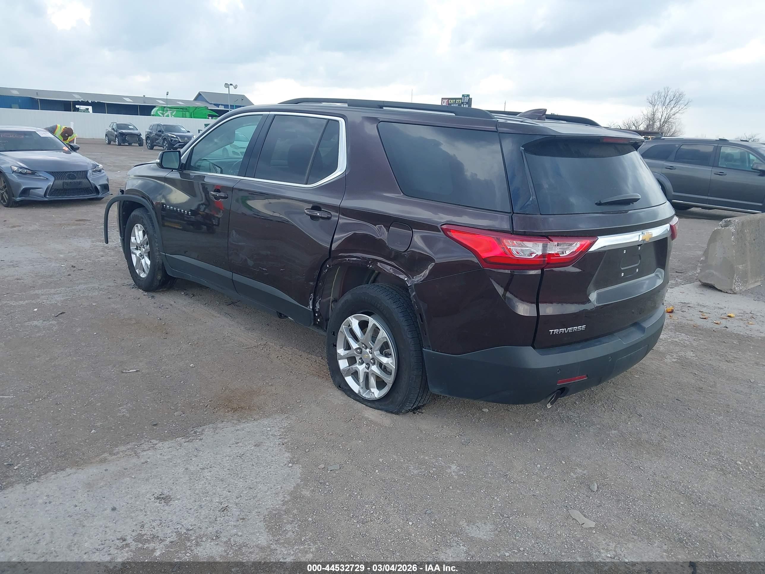 CHEVROLET TRAVERSE image 3