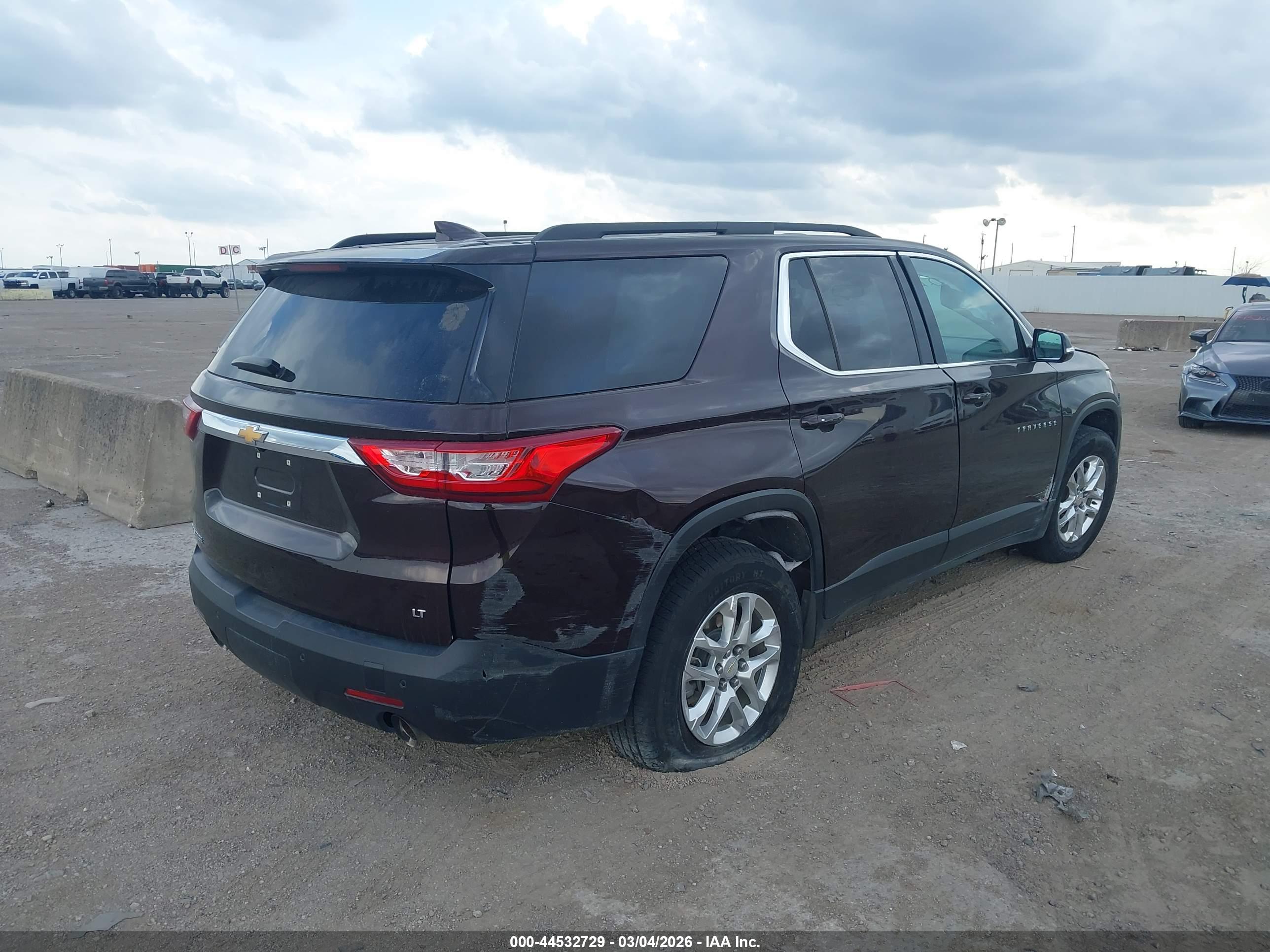 CHEVROLET TRAVERSE image 4