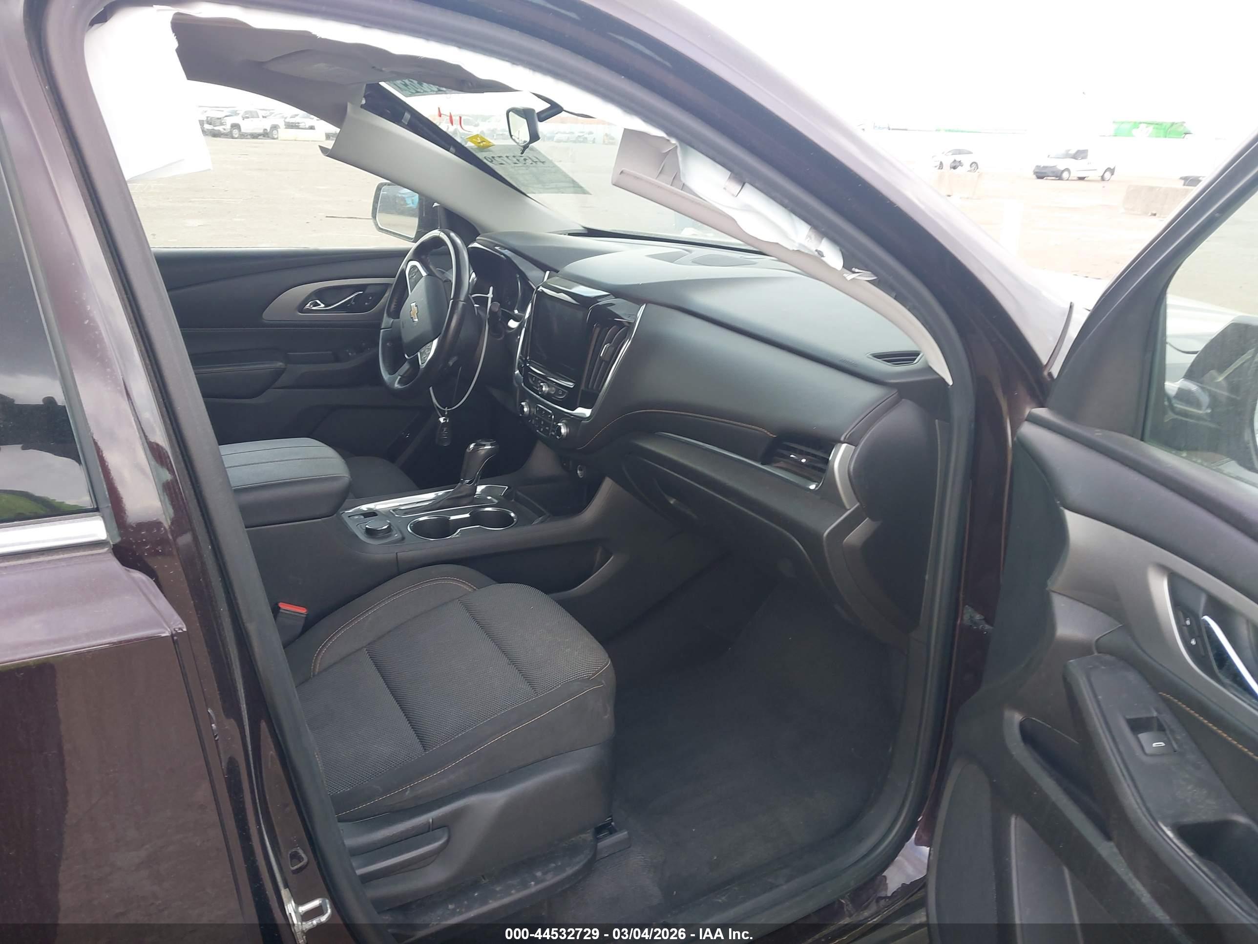 CHEVROLET TRAVERSE image 5