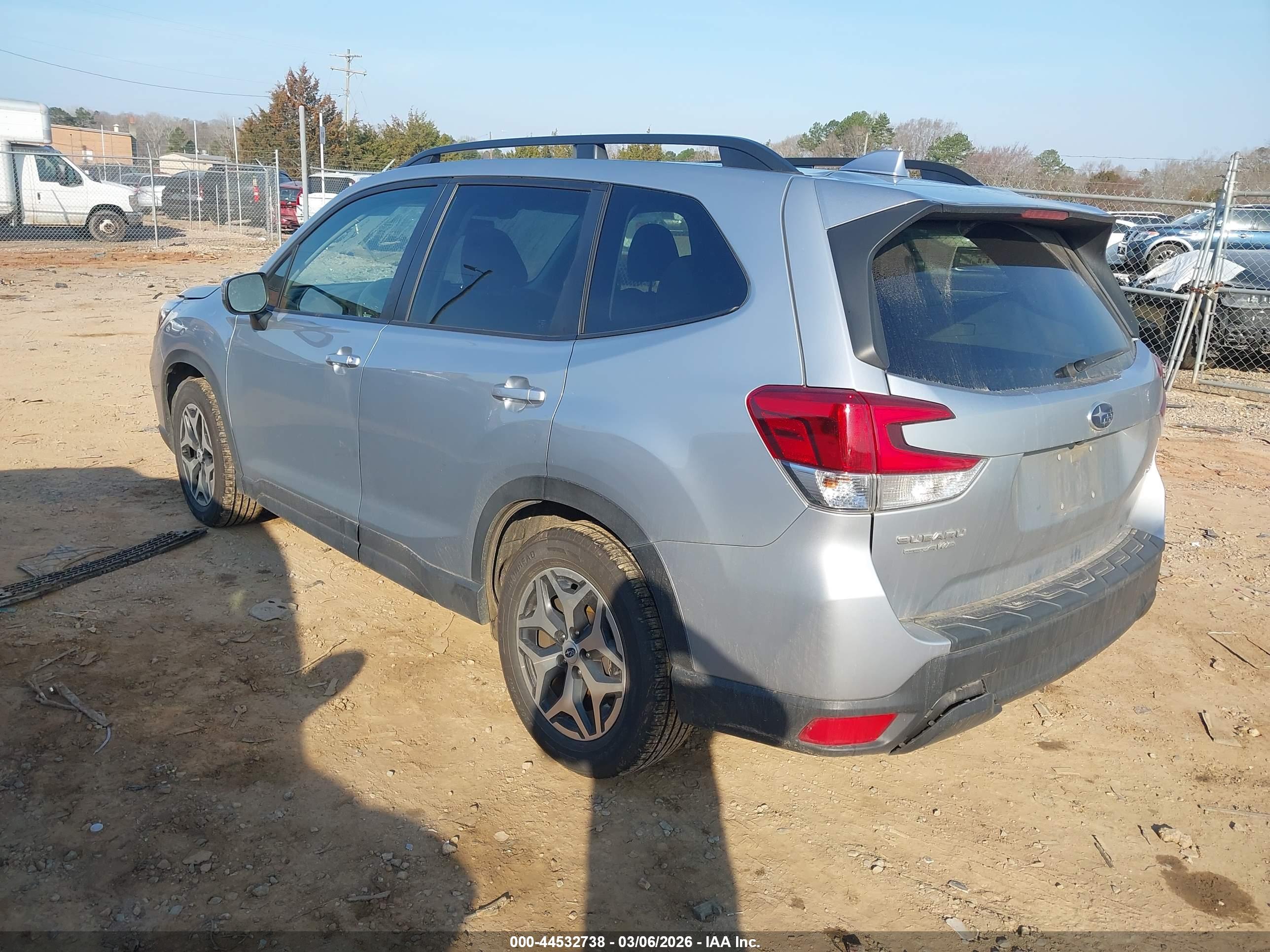 SUBARU FORESTER image 3