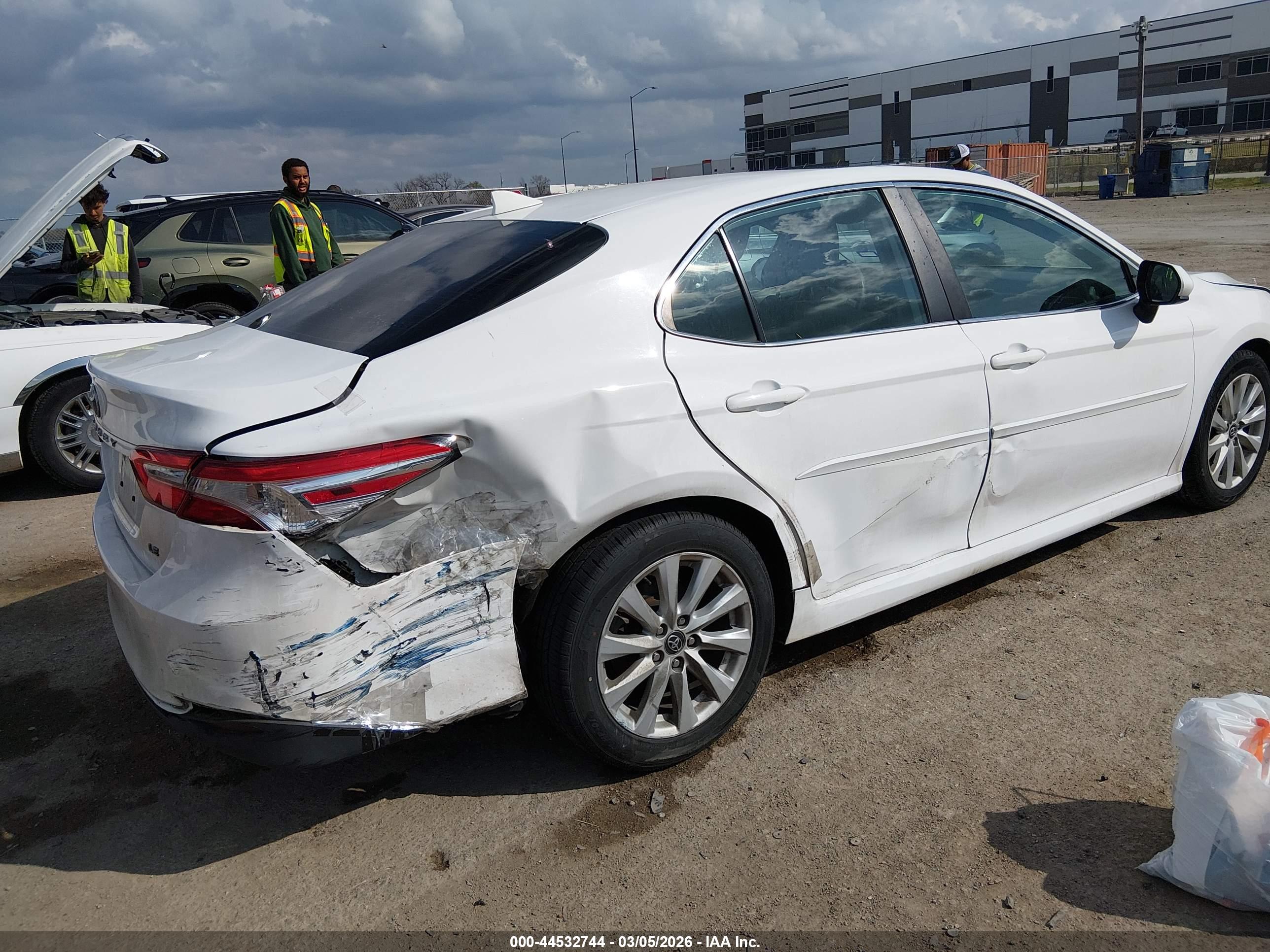 TOYOTA CAMRY image 4