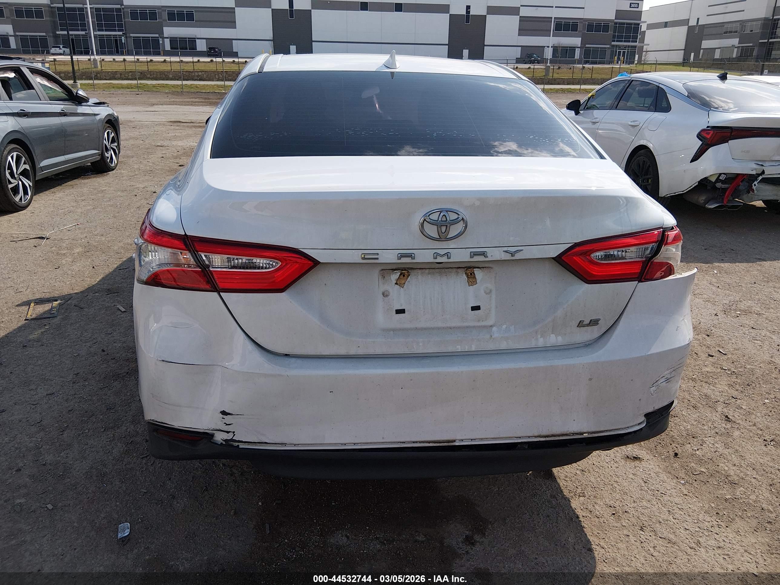 TOYOTA CAMRY image 6