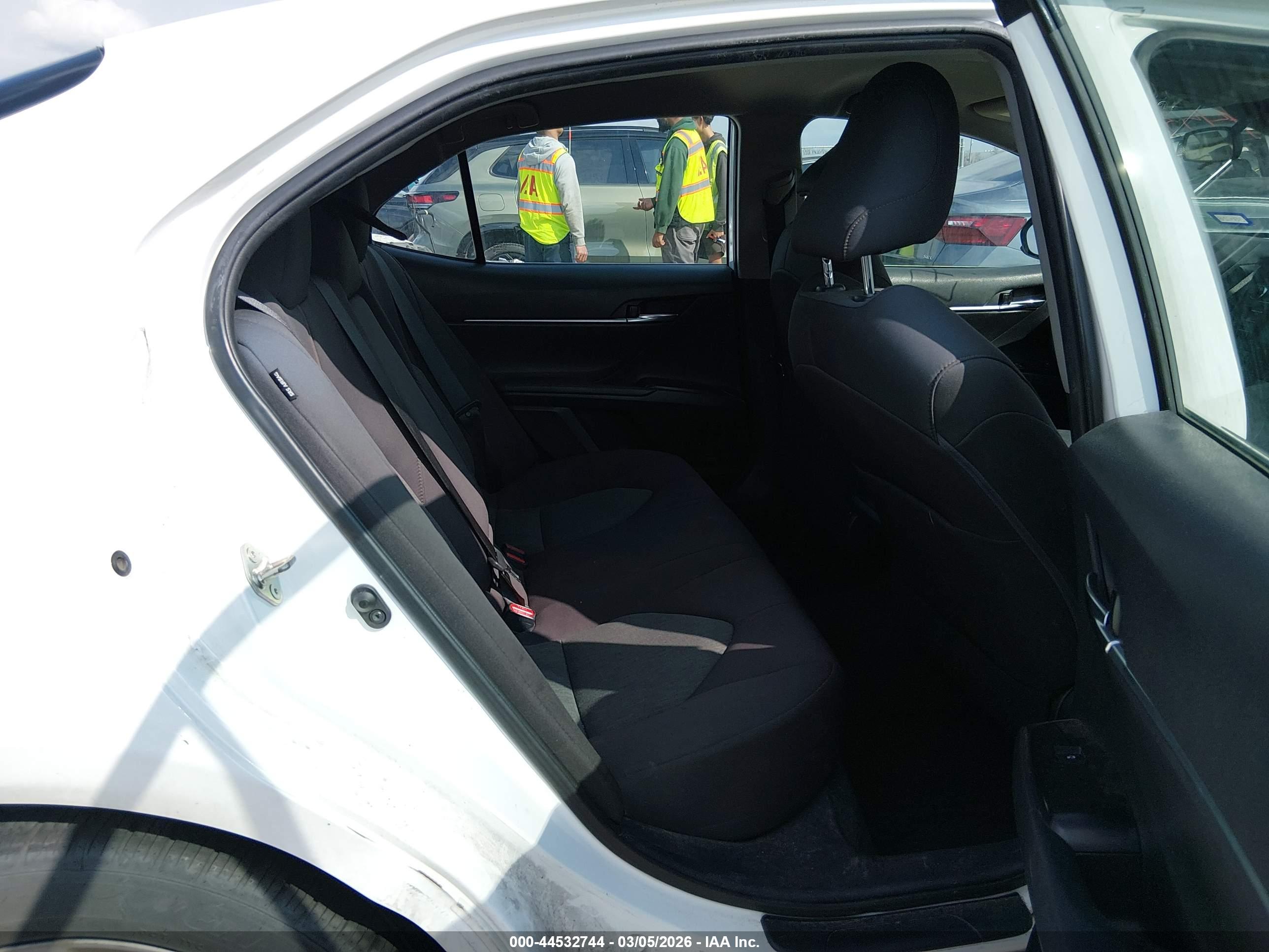 TOYOTA CAMRY image 8