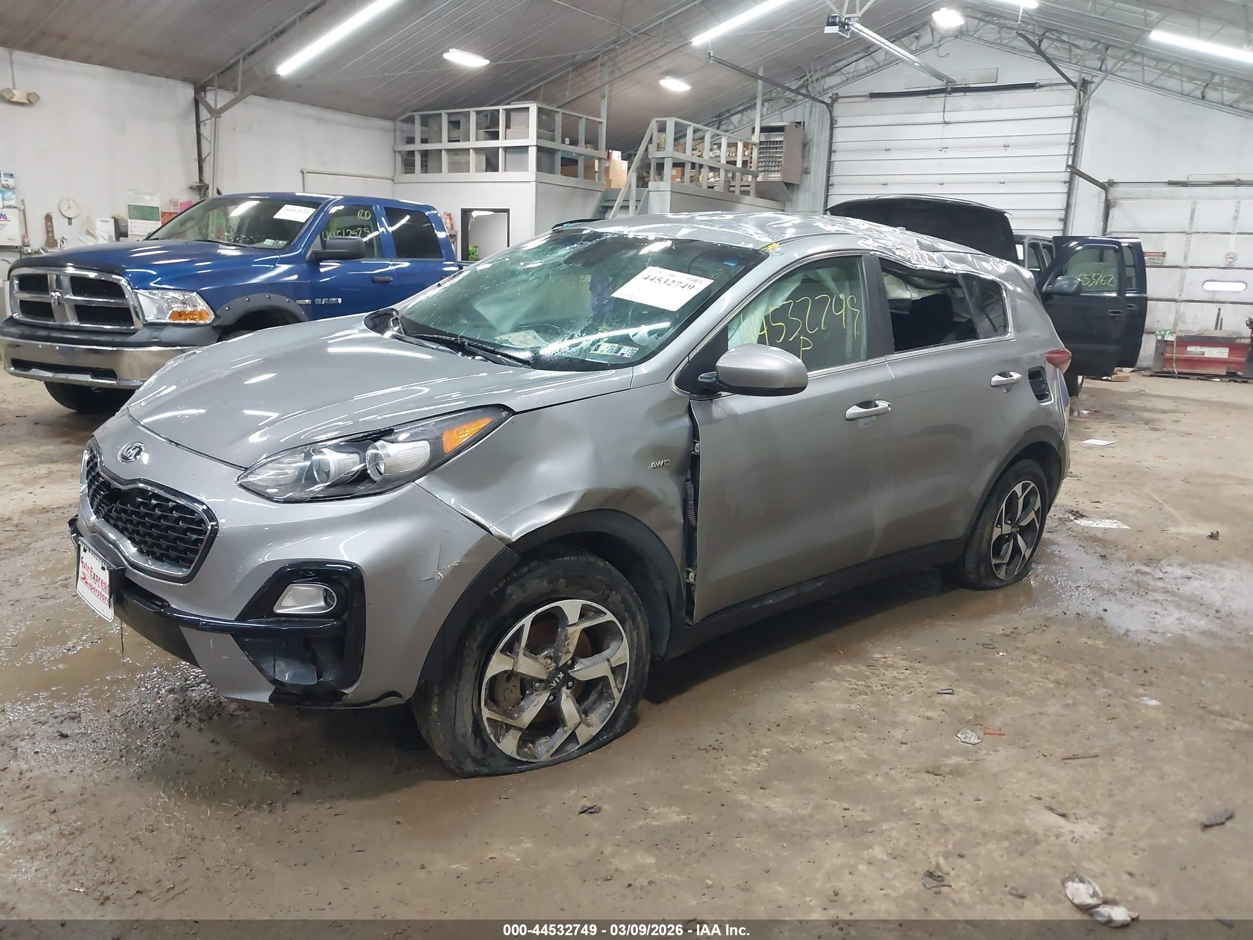 KIA SPORTAGE image 2