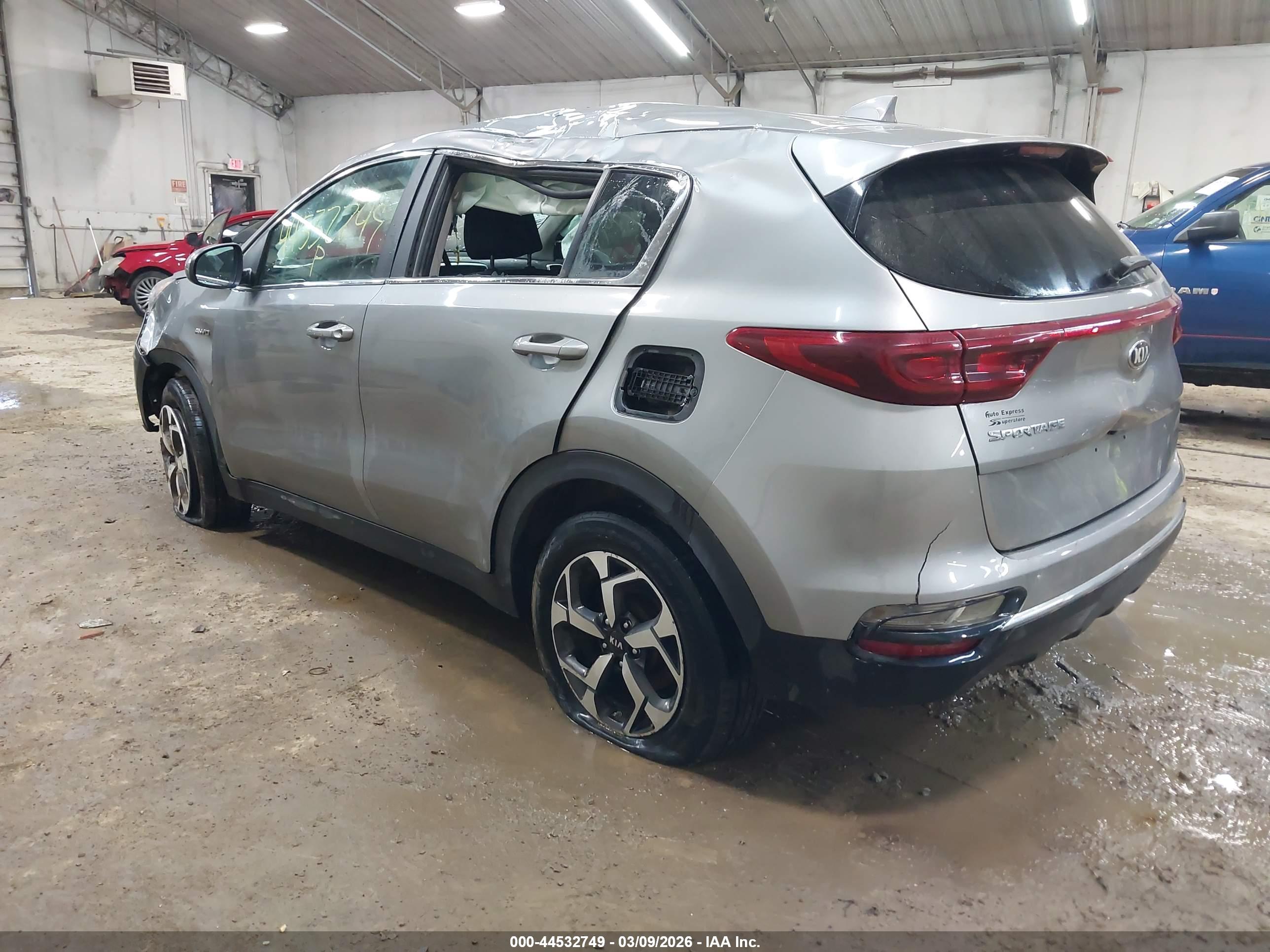 KIA SPORTAGE image 3