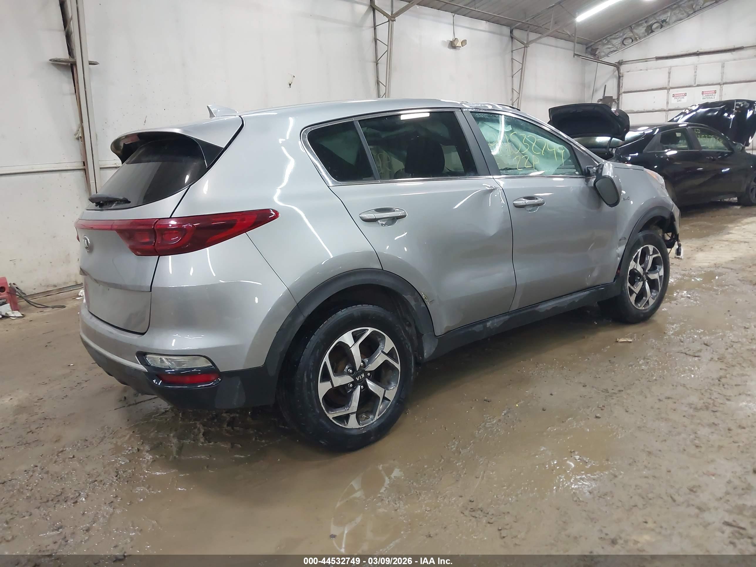KIA SPORTAGE image 4