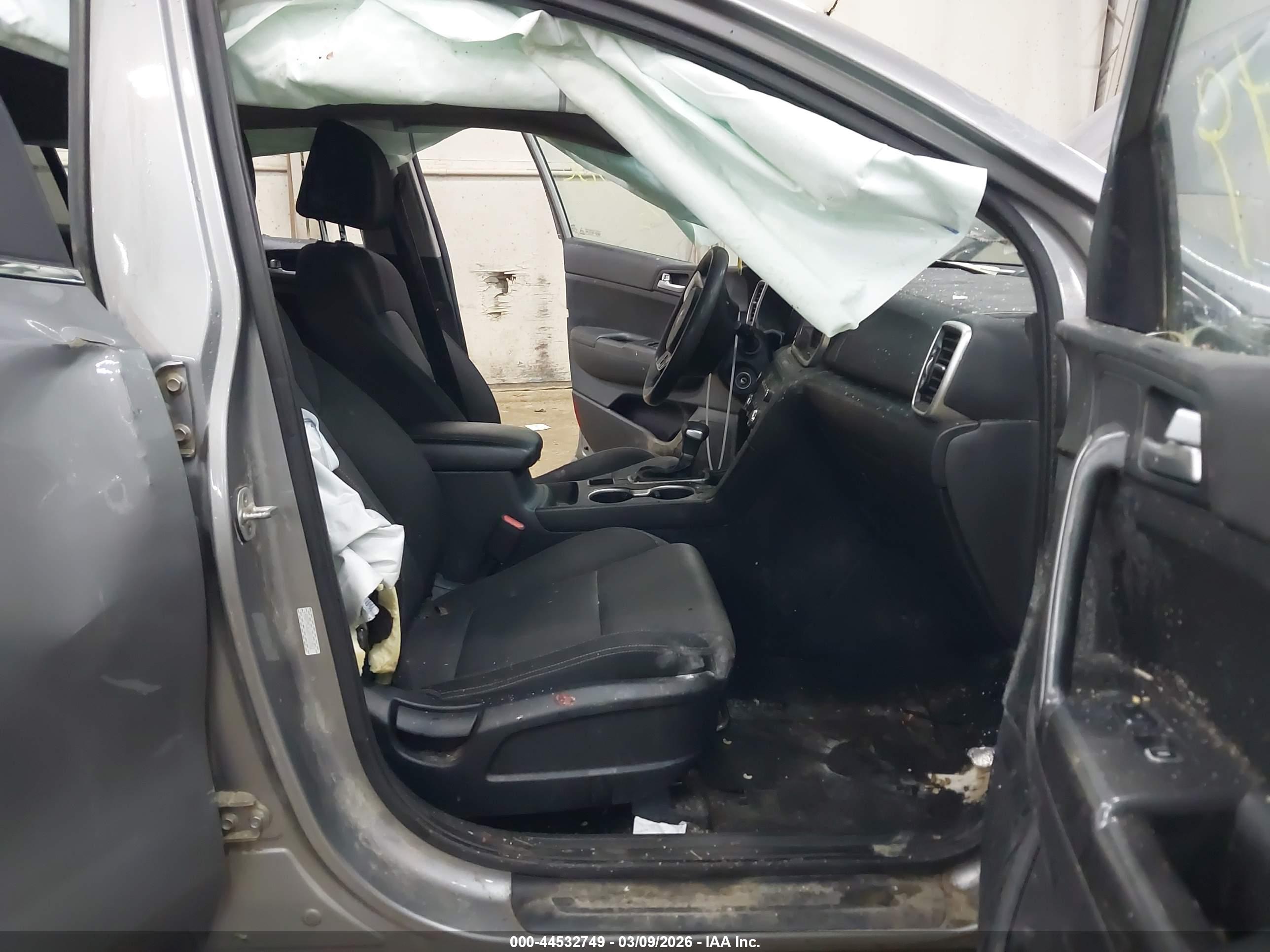 KIA SPORTAGE image 5
