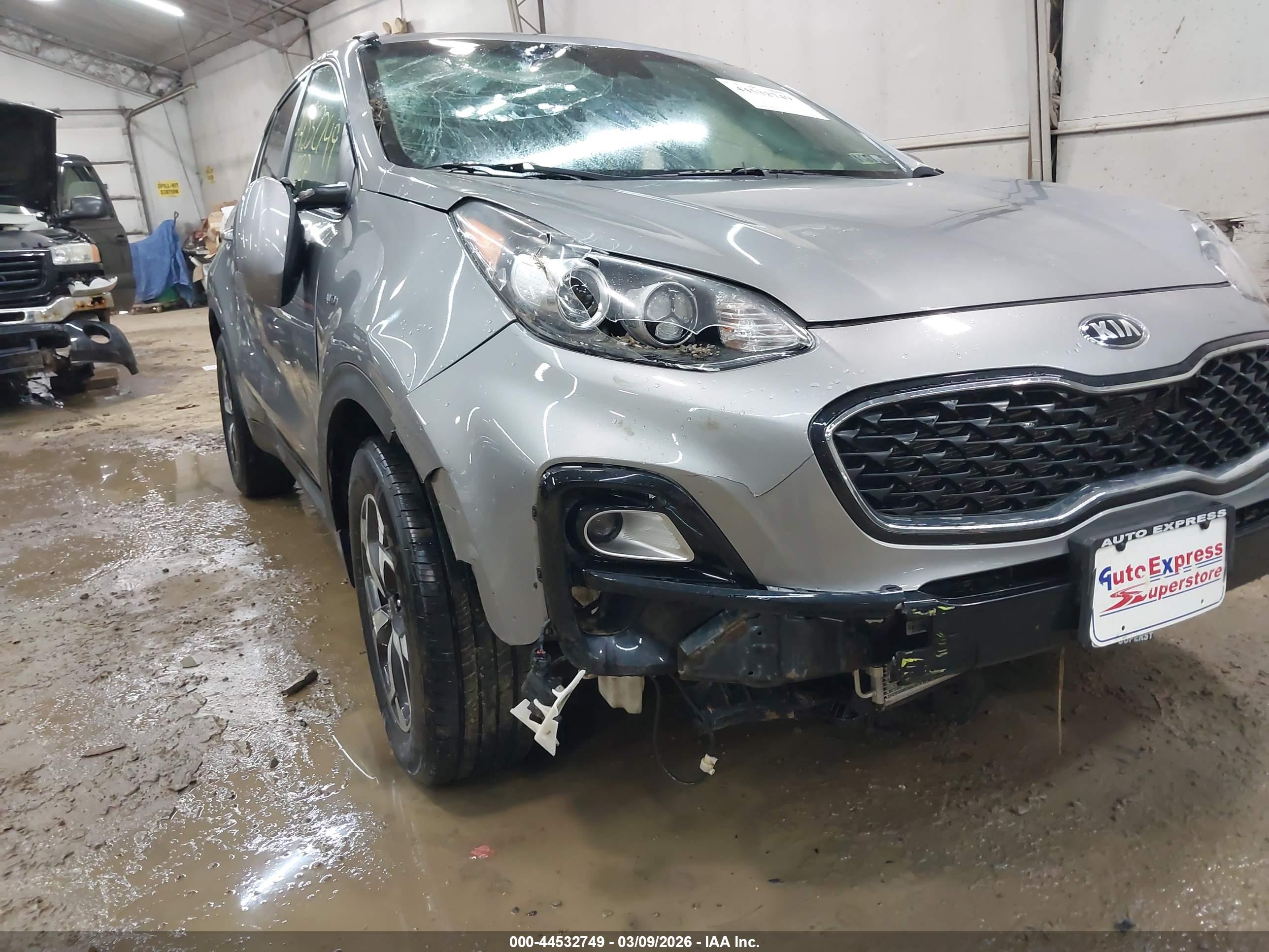 KIA SPORTAGE image 6