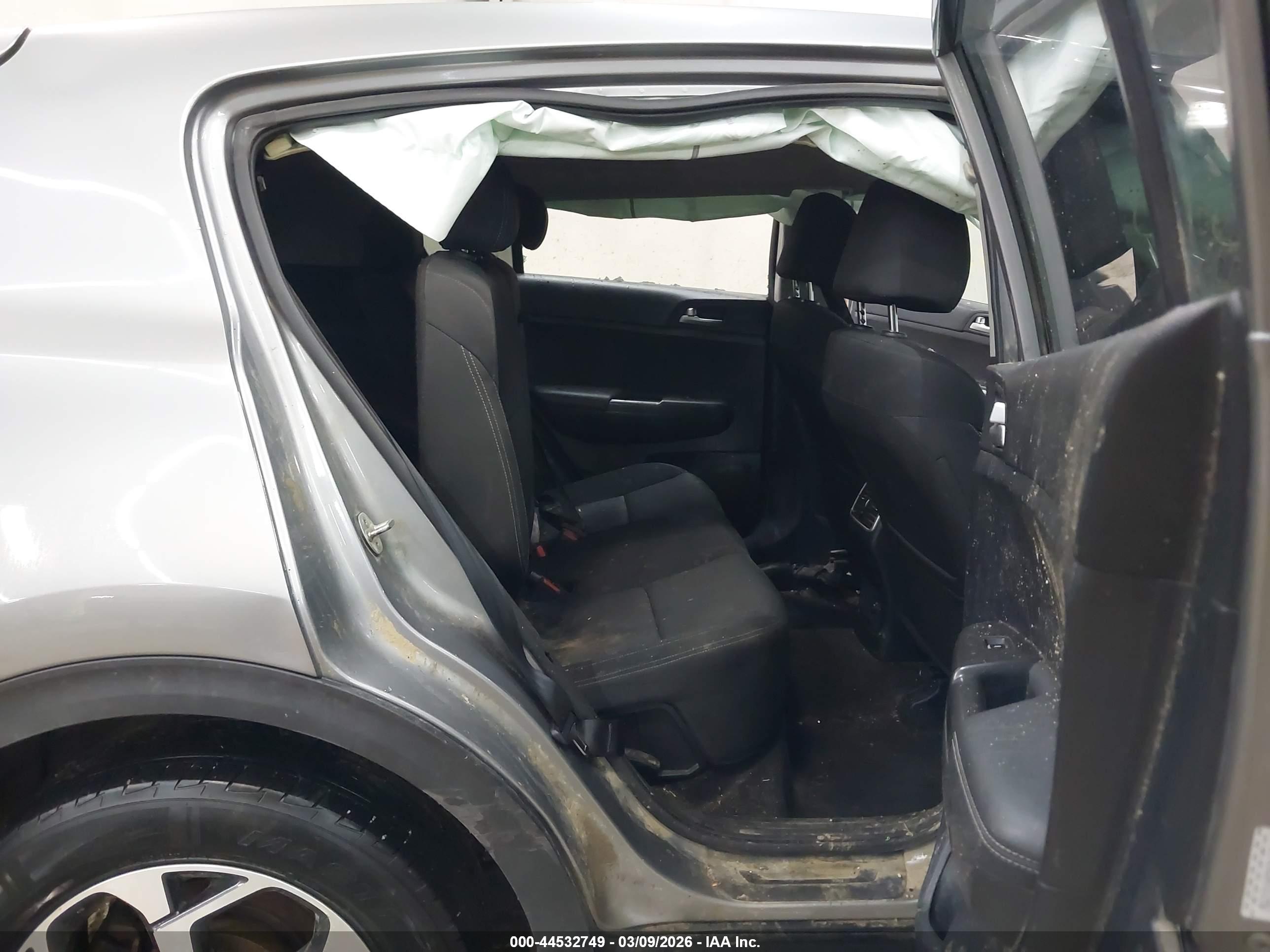 KIA SPORTAGE image 8