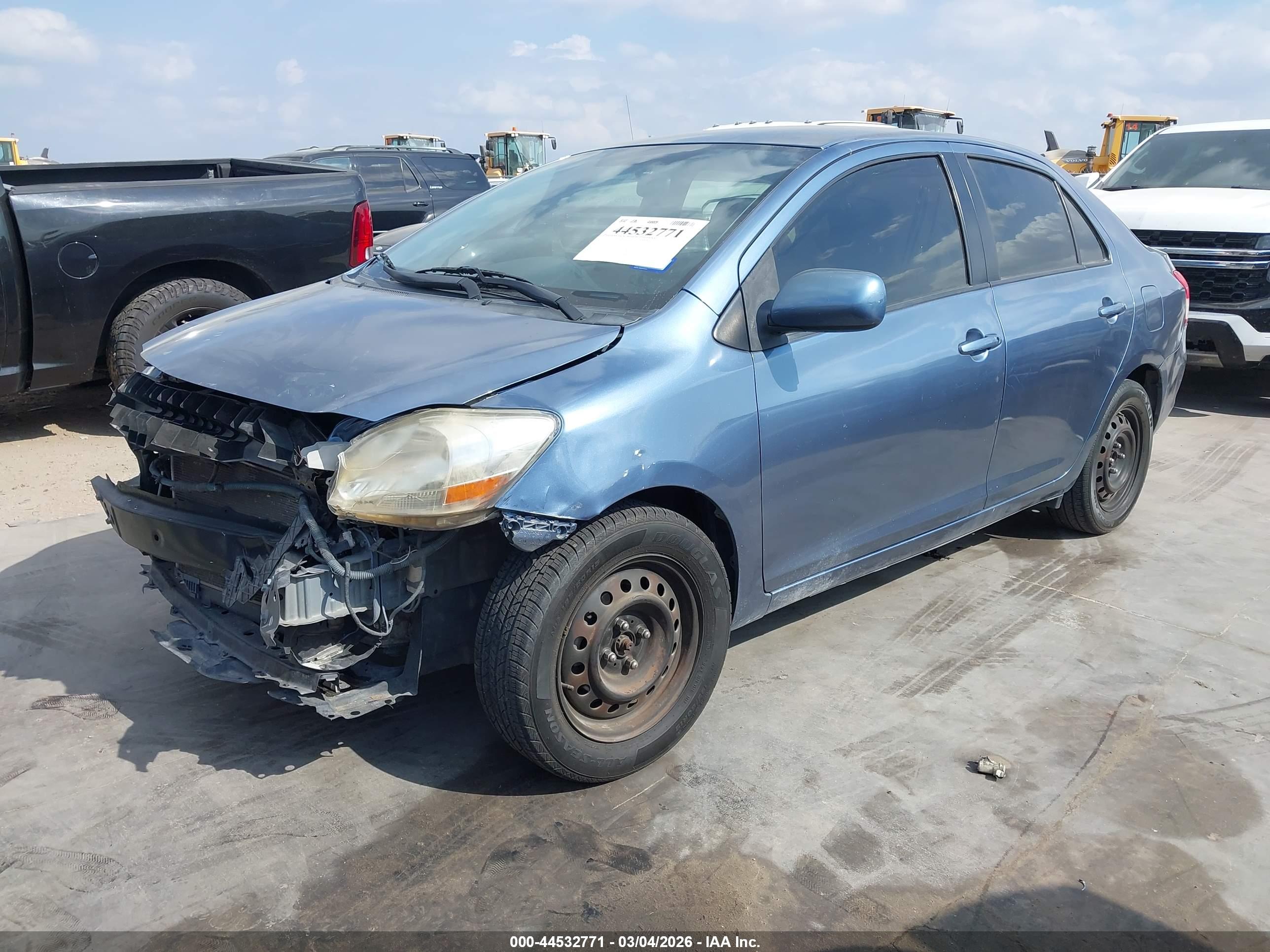TOYOTA YARIS image 2
