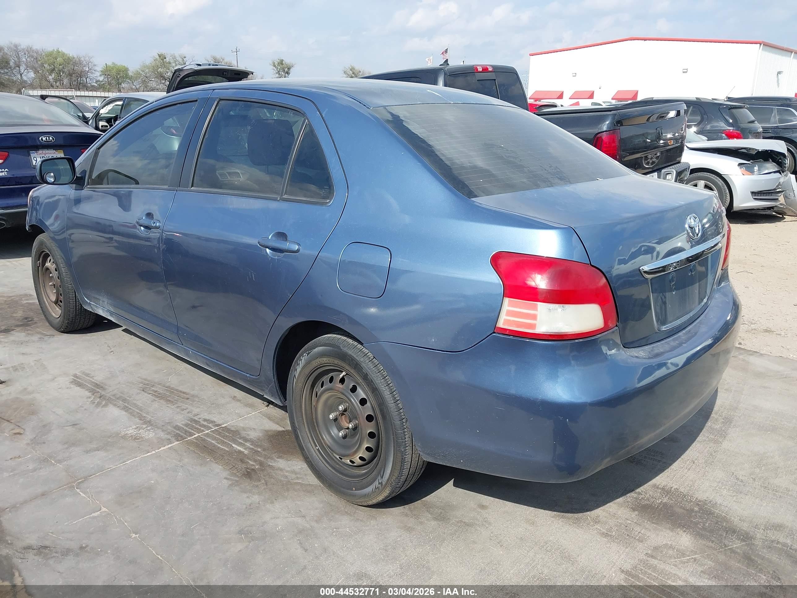 TOYOTA YARIS image 3