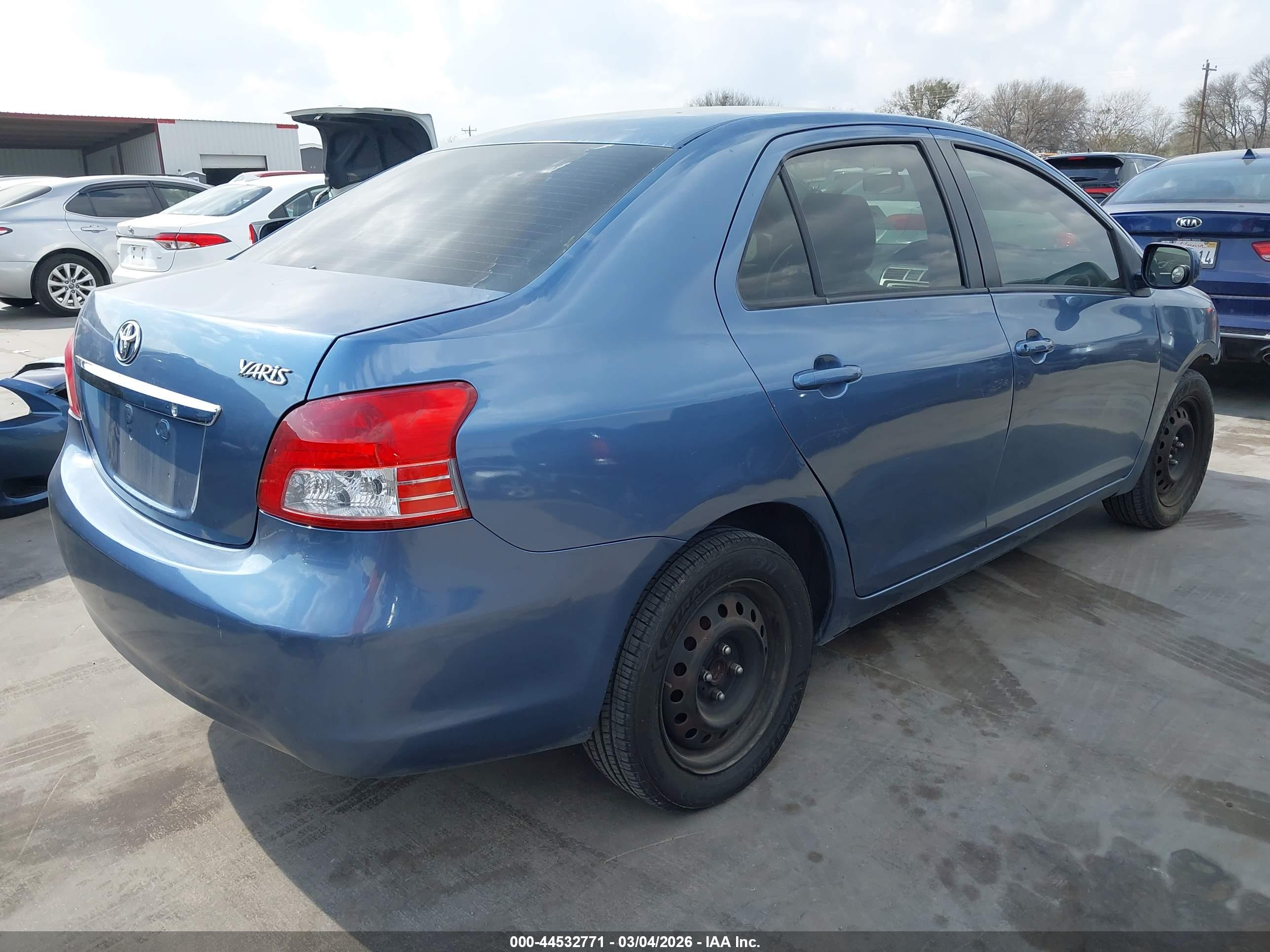 TOYOTA YARIS image 4
