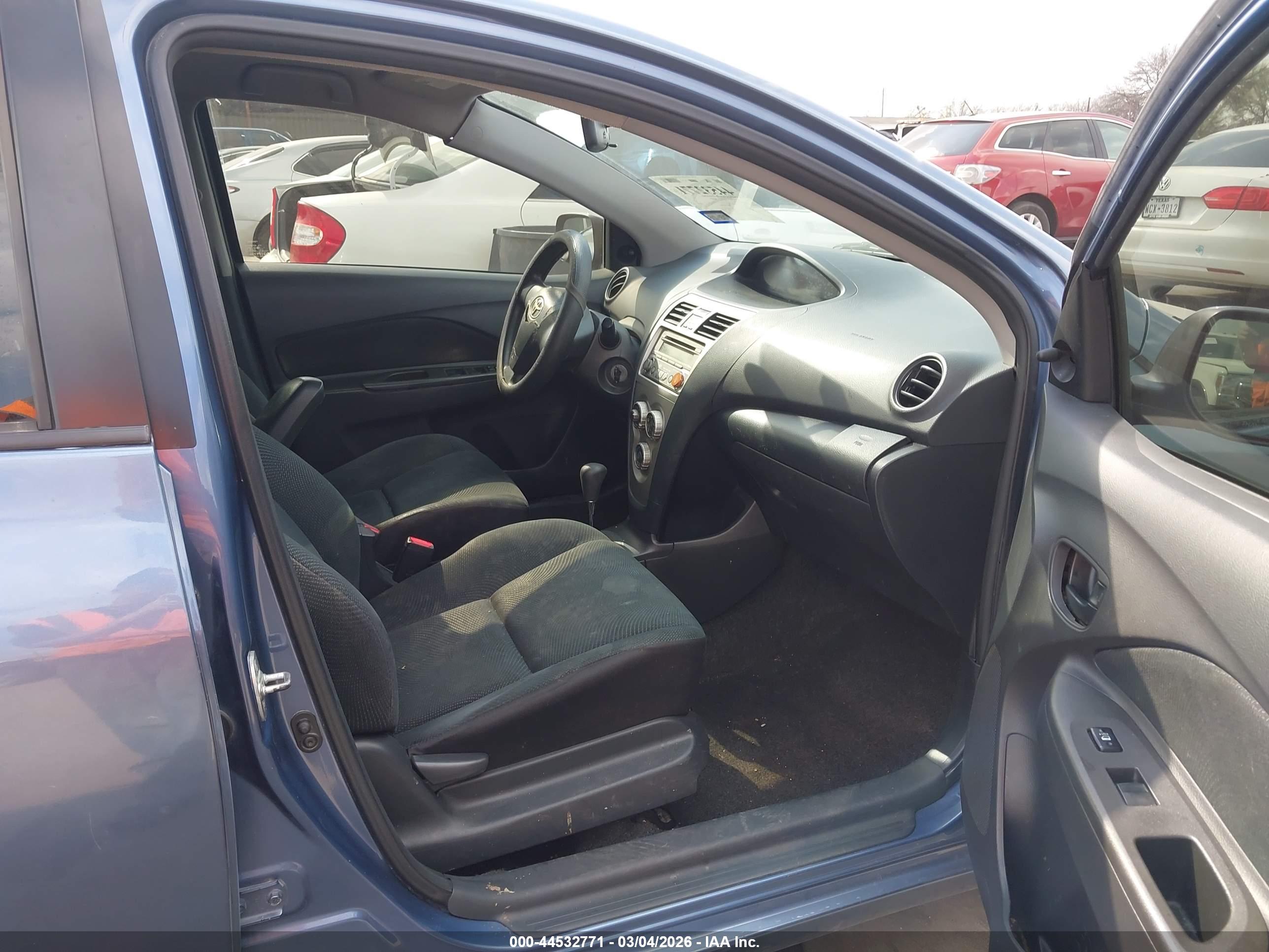 TOYOTA YARIS image 5
