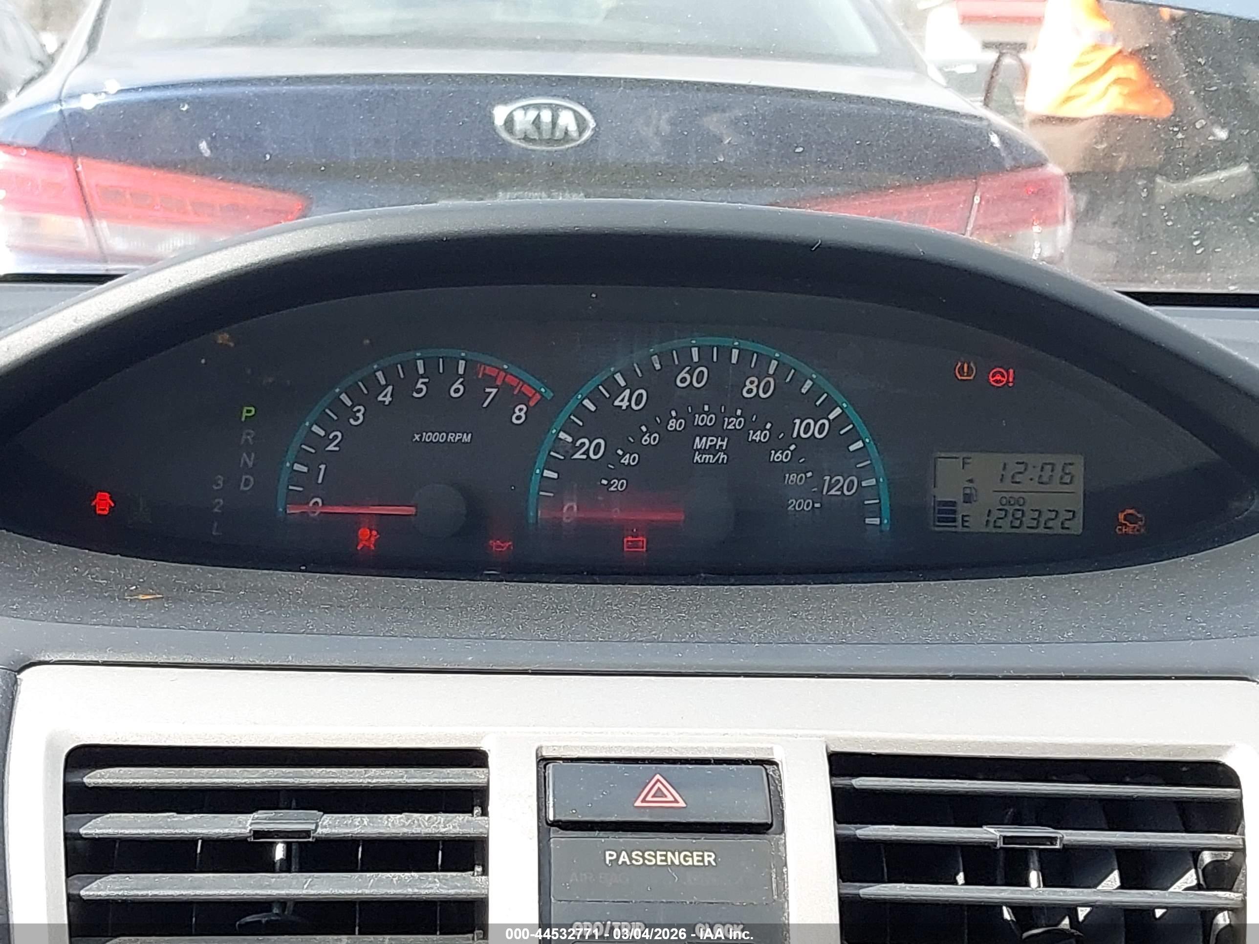 TOYOTA YARIS image 7