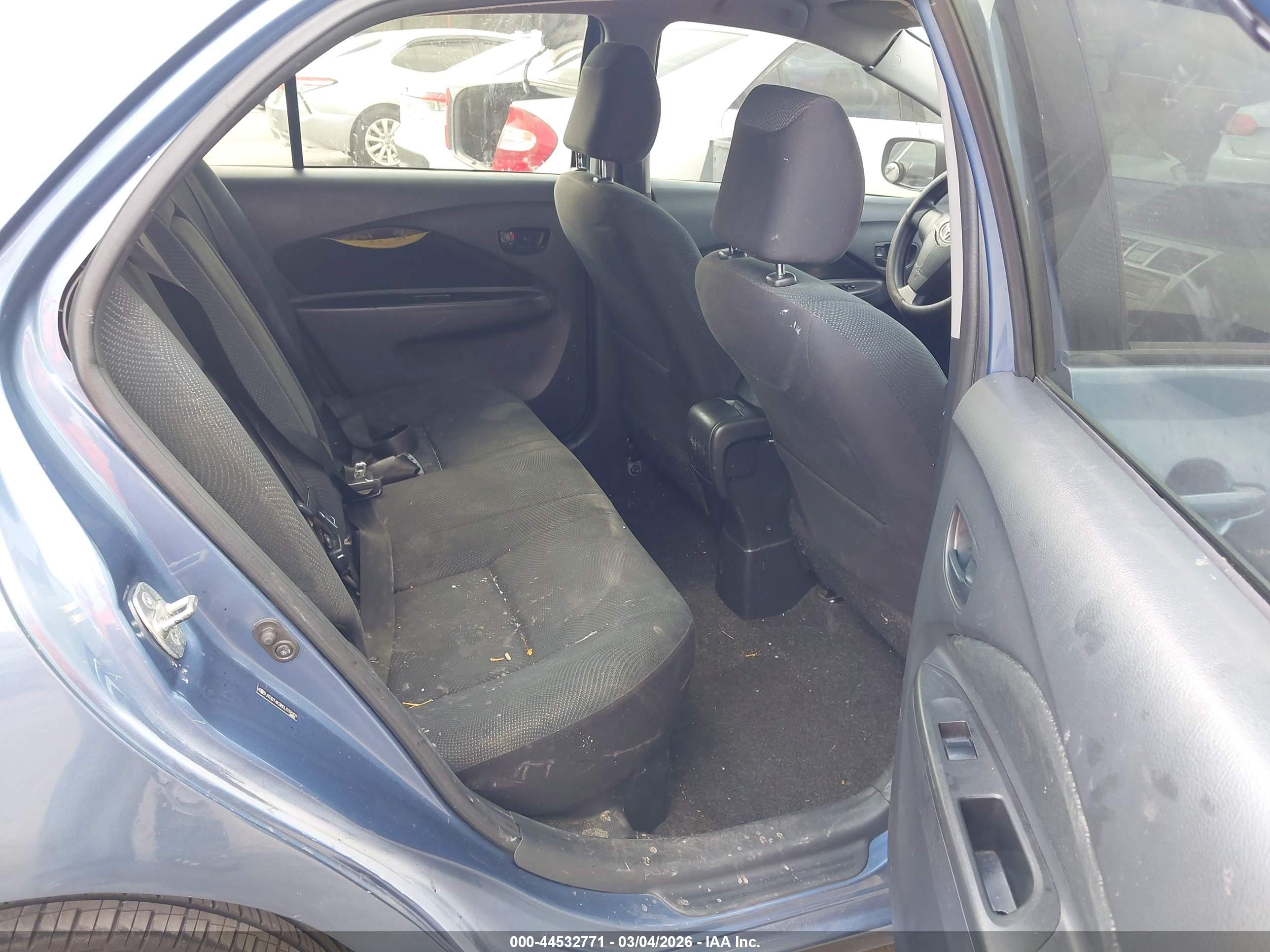 TOYOTA YARIS image 8