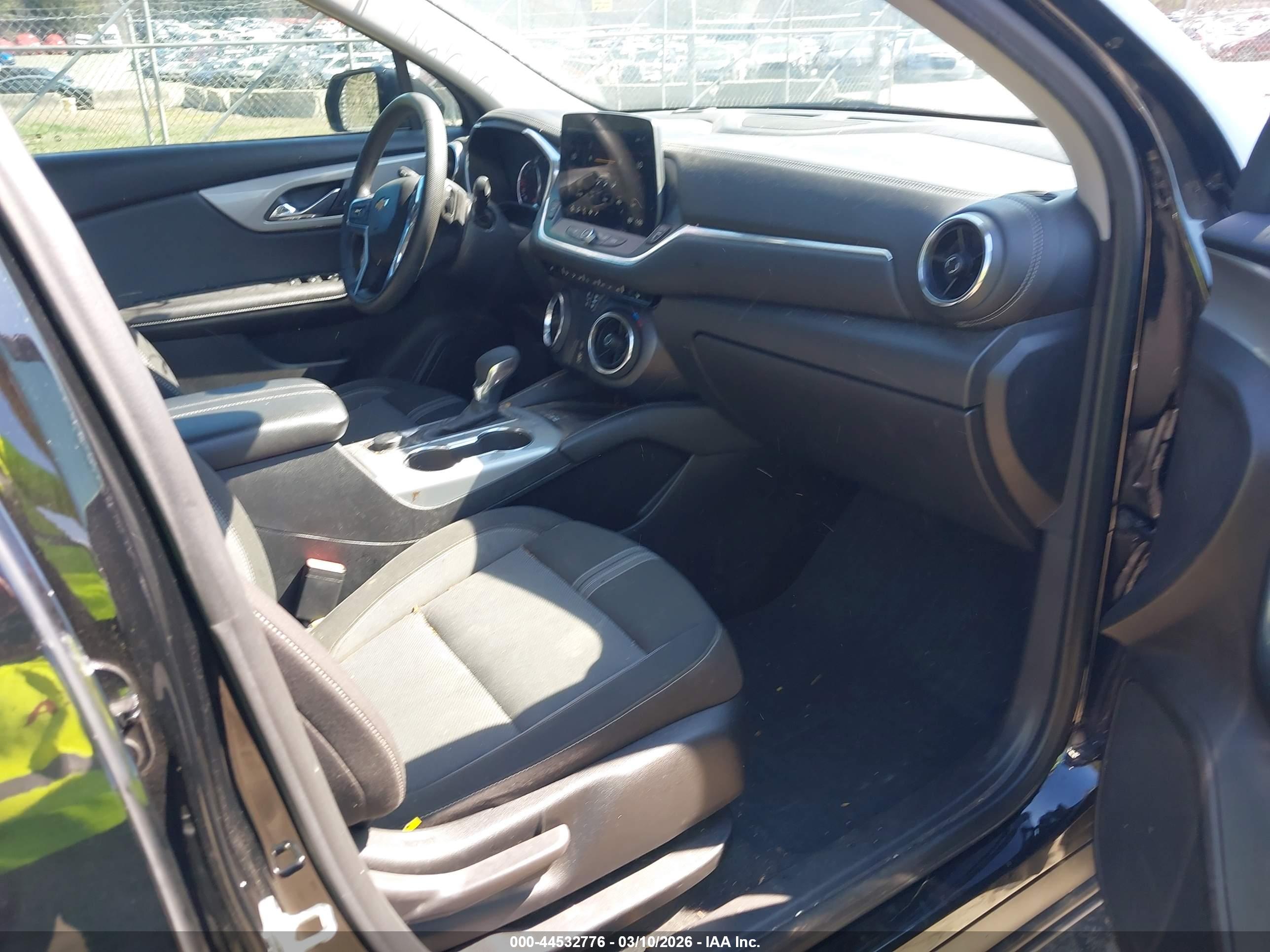 CHEVROLET BLAZER image 5