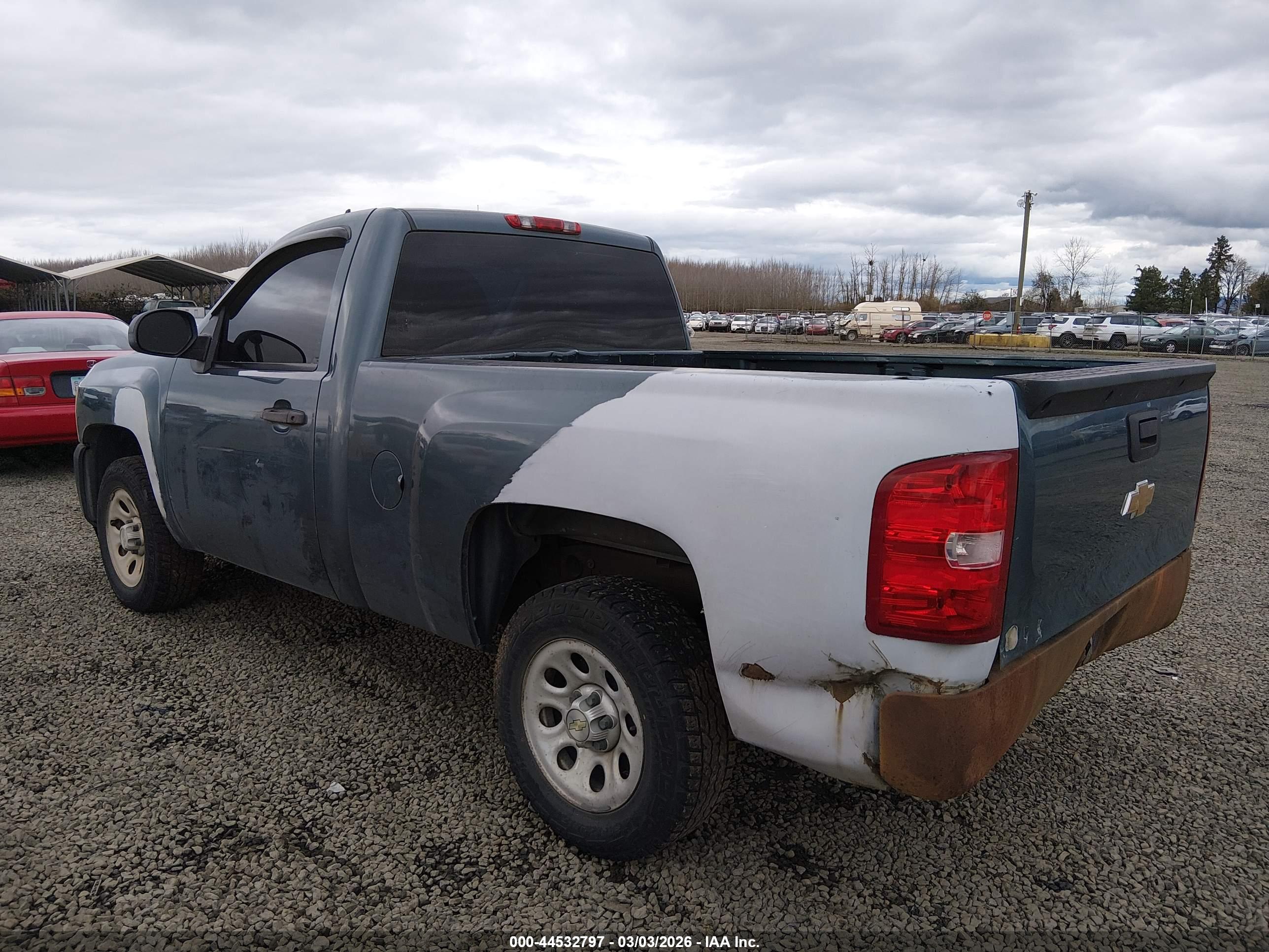 CHEVROLET SILVERADO image 3