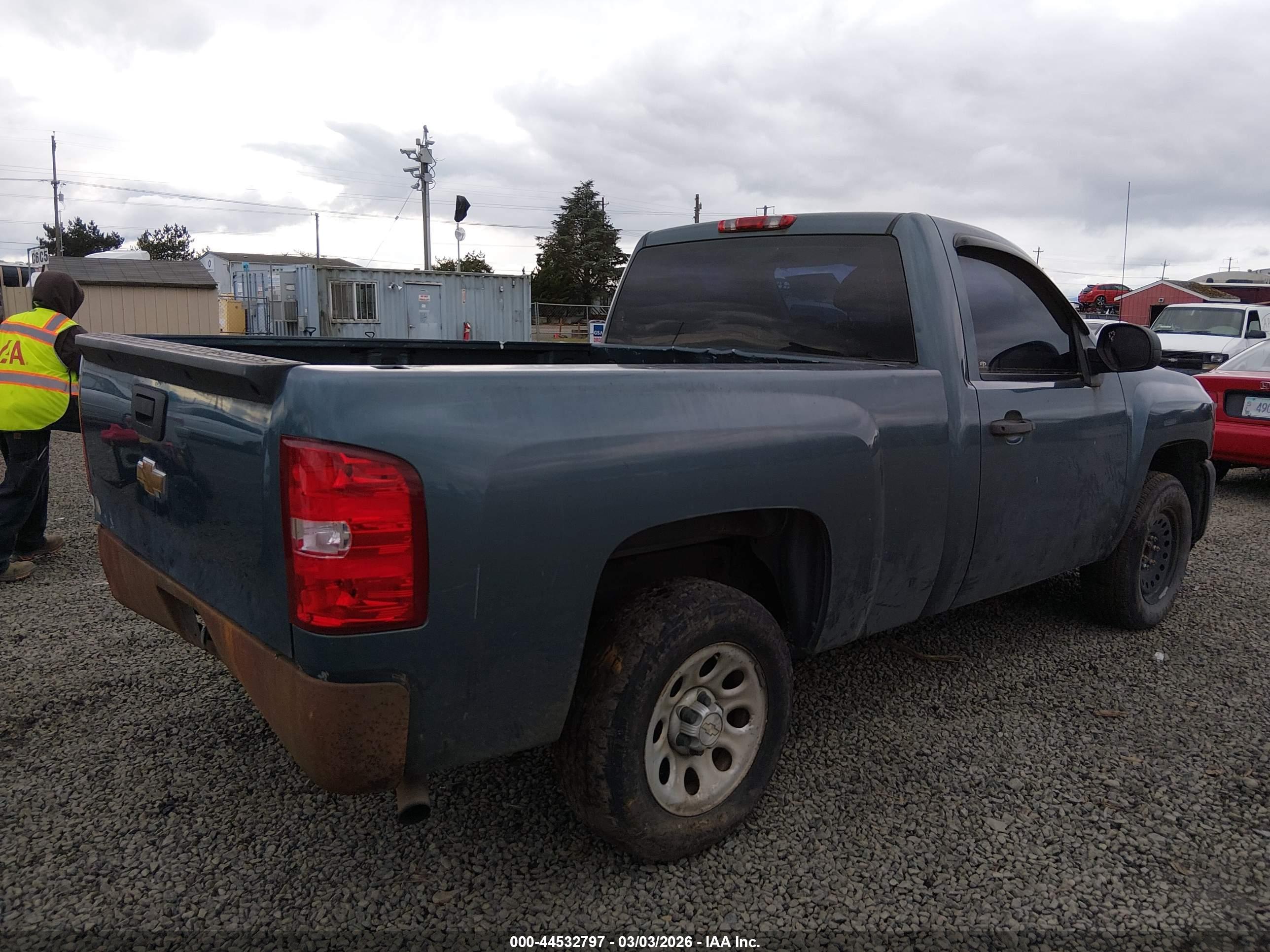 CHEVROLET SILVERADO image 4