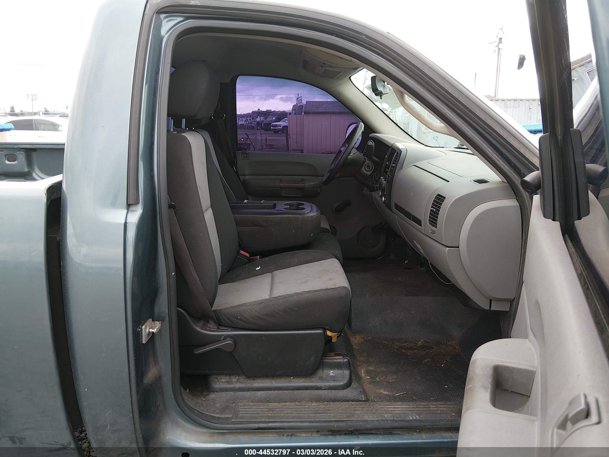 CHEVROLET SILVERADO image 5