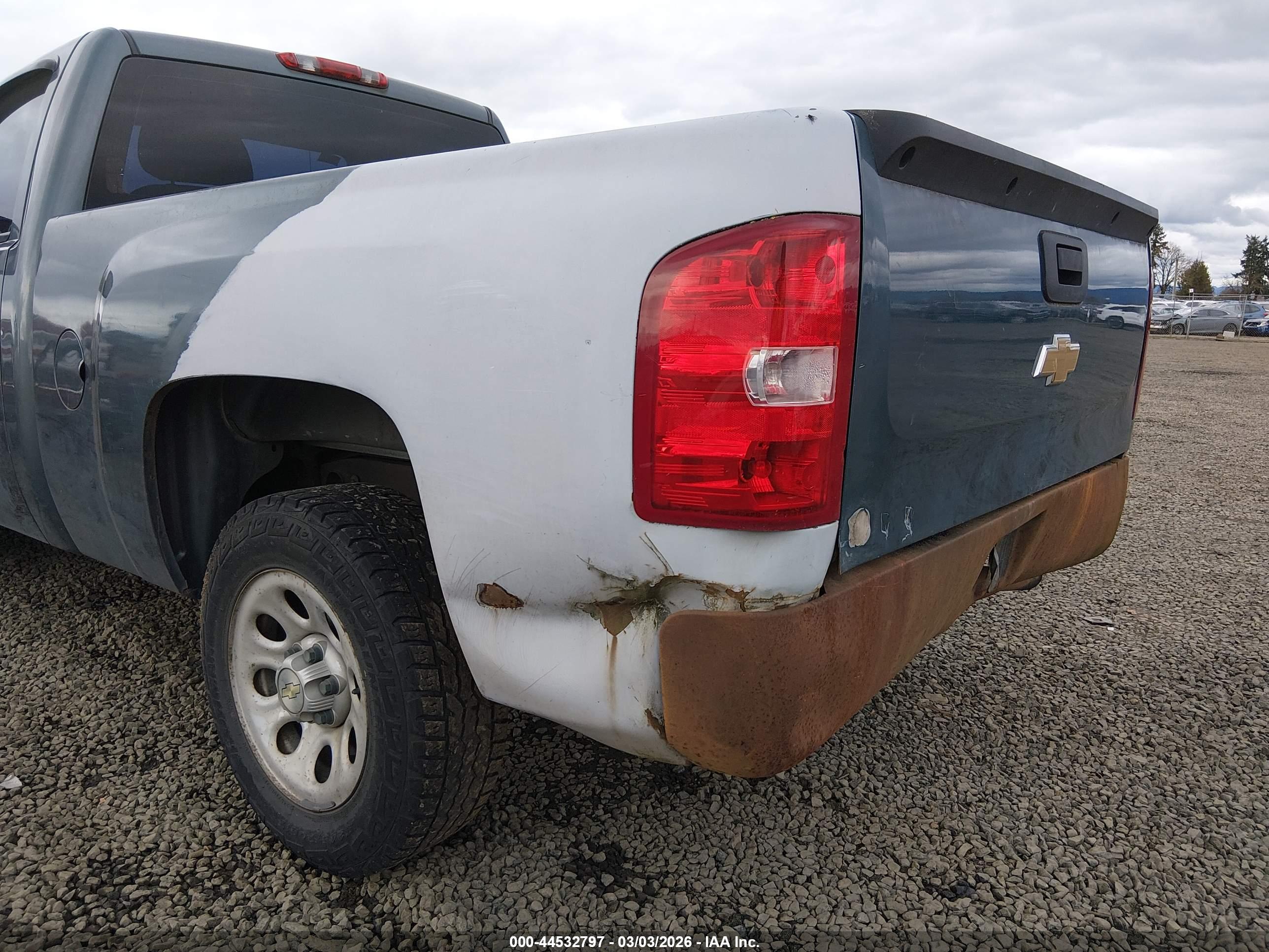 CHEVROLET SILVERADO image 6