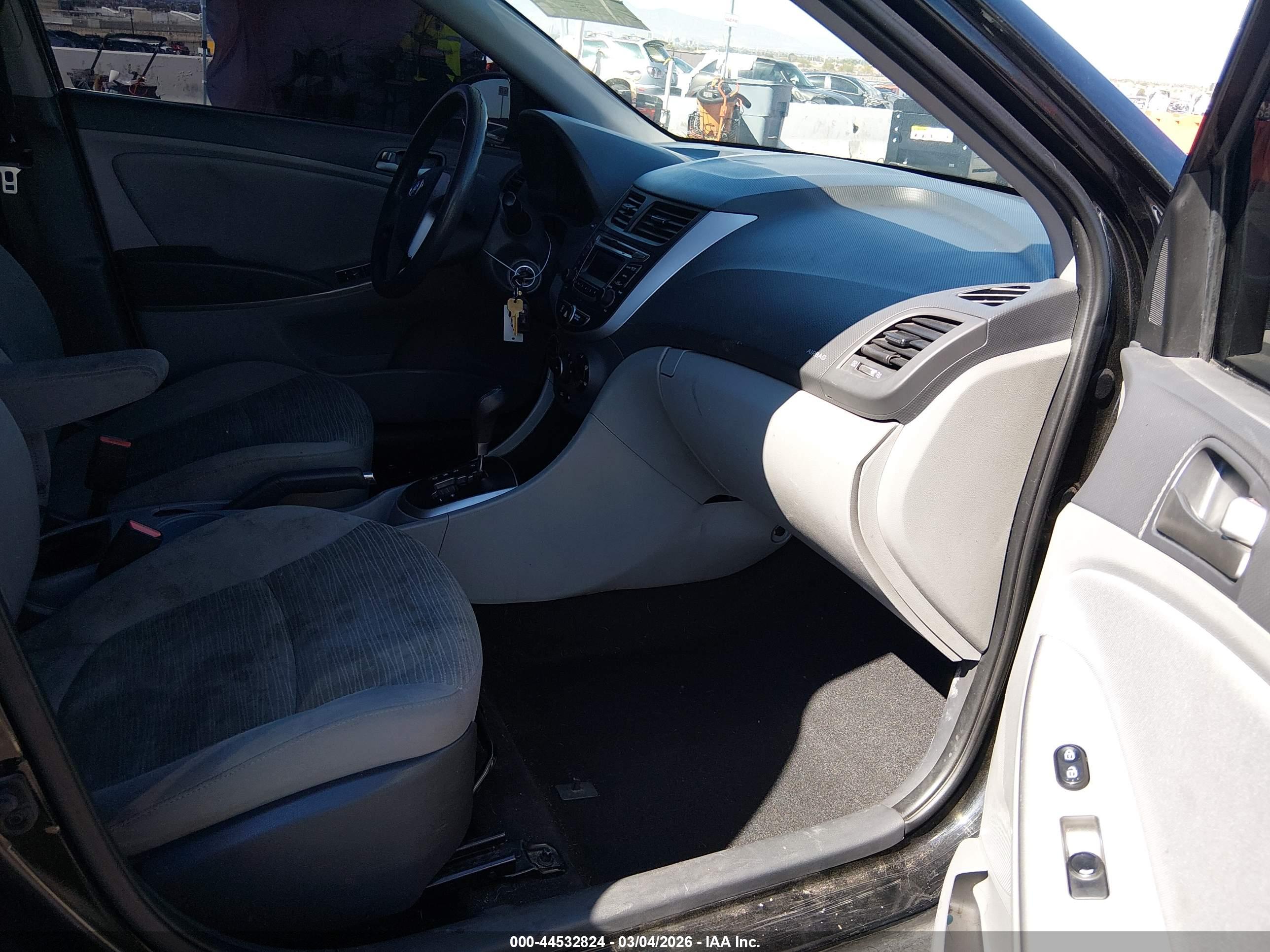 HYUNDAI ACCENT image 5