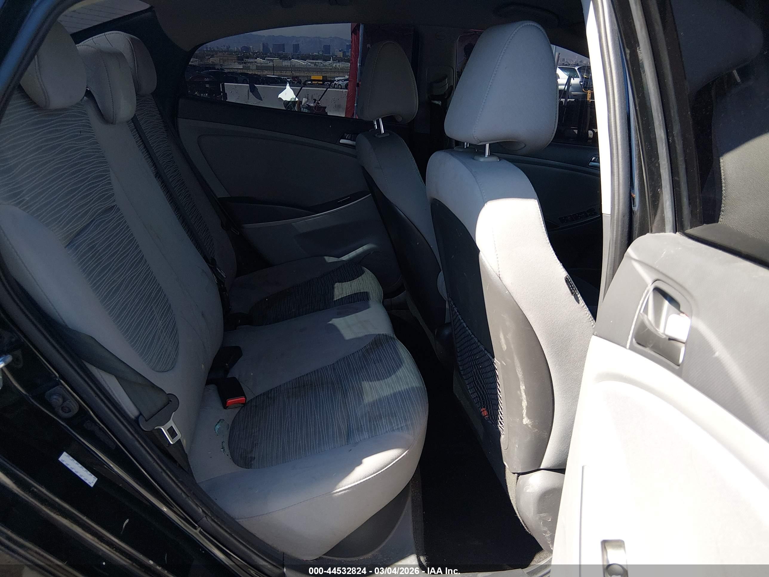 HYUNDAI ACCENT image 8