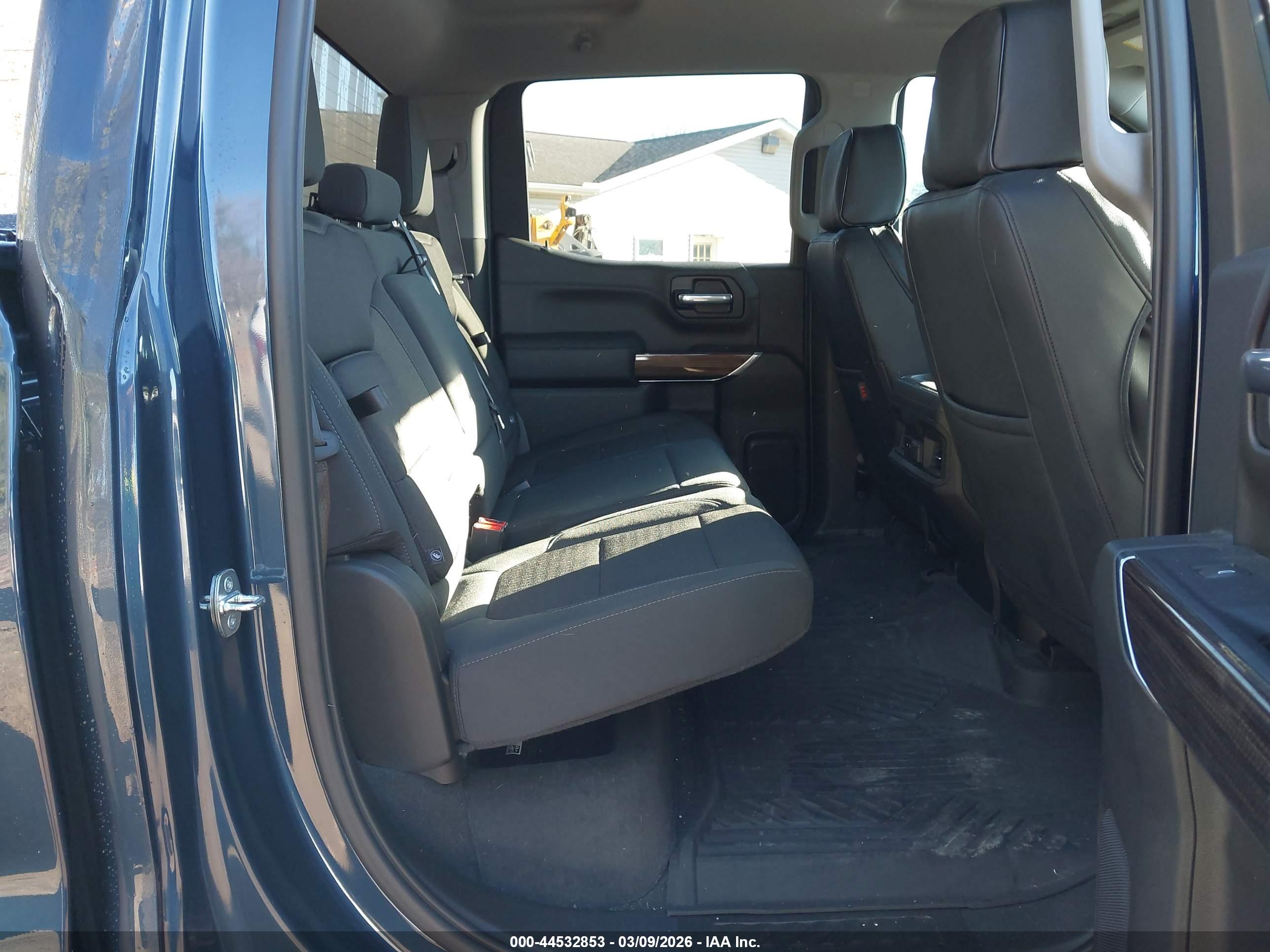 CHEVROLET SILVERADO image 8