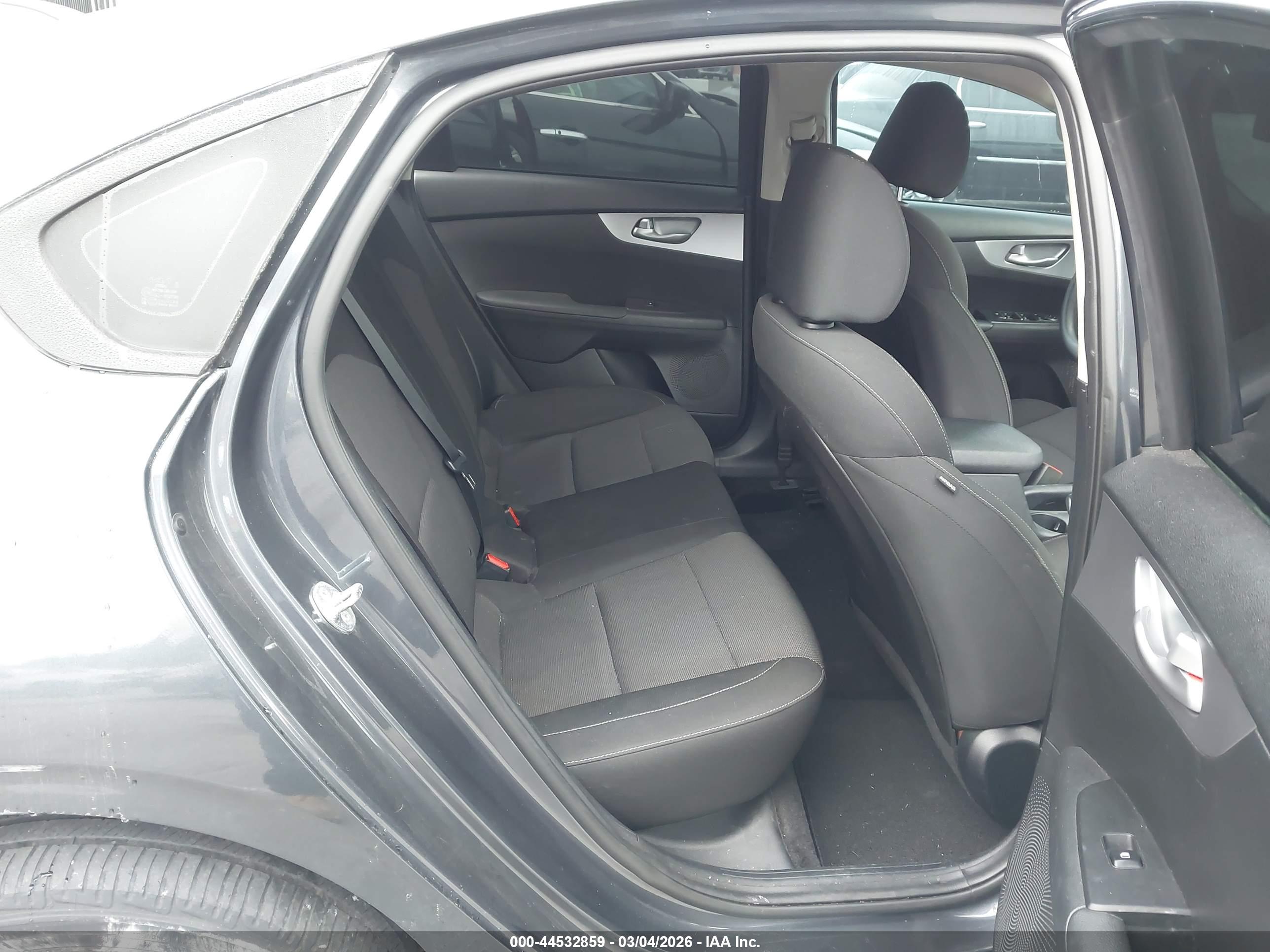 KIA FORTE image 8