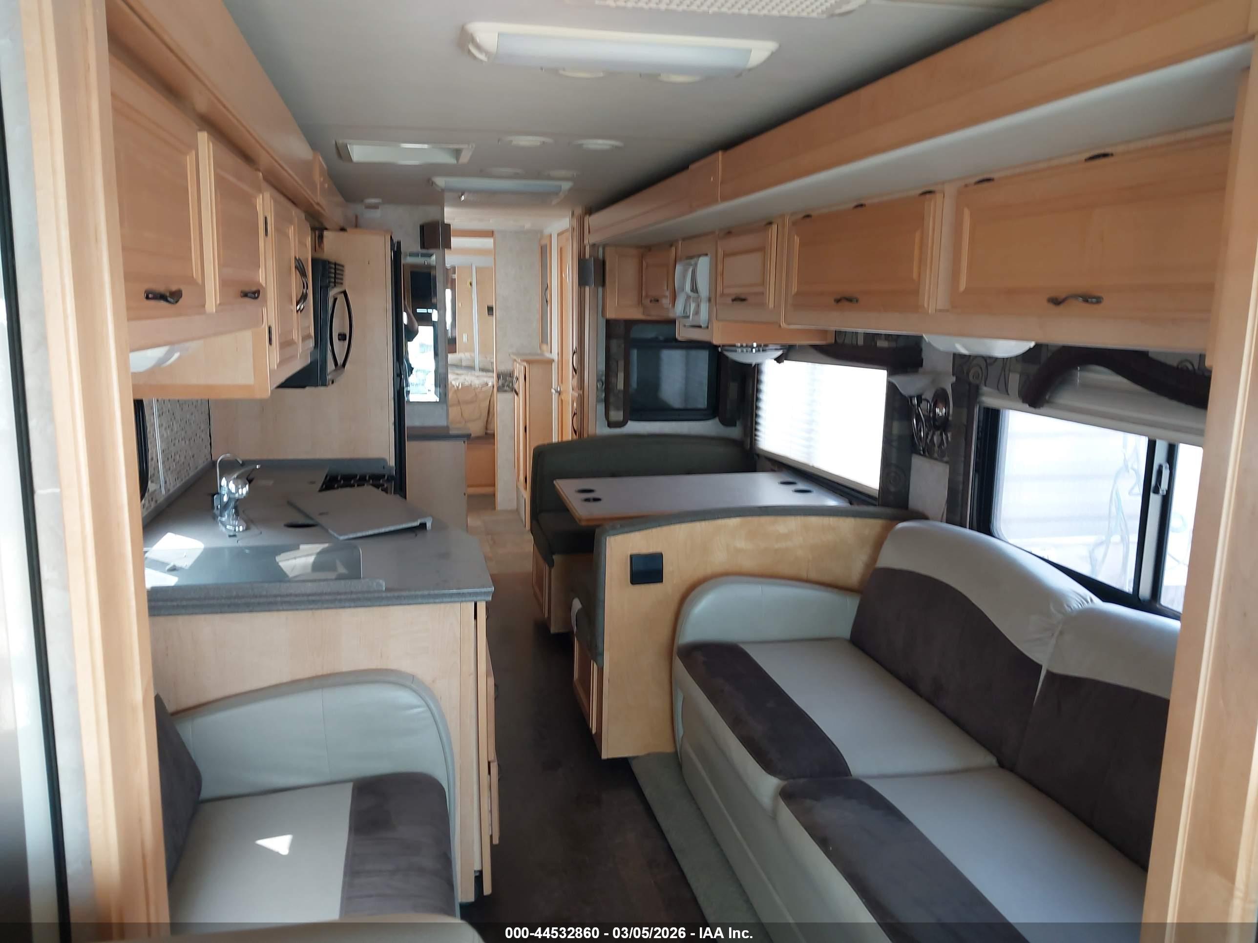 FREIGHTLINER CHASSIS image 8