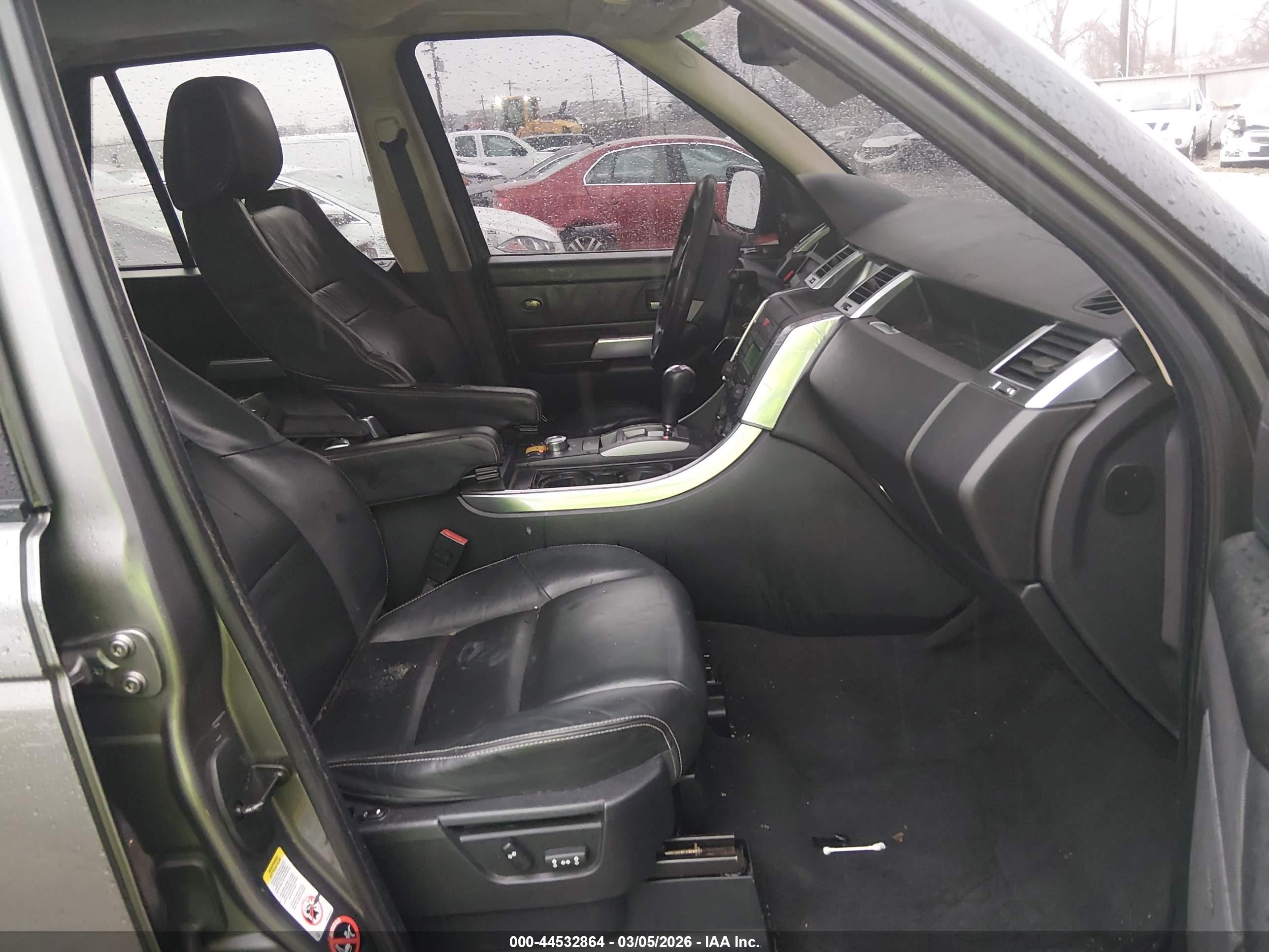 LAND ROVER image 5